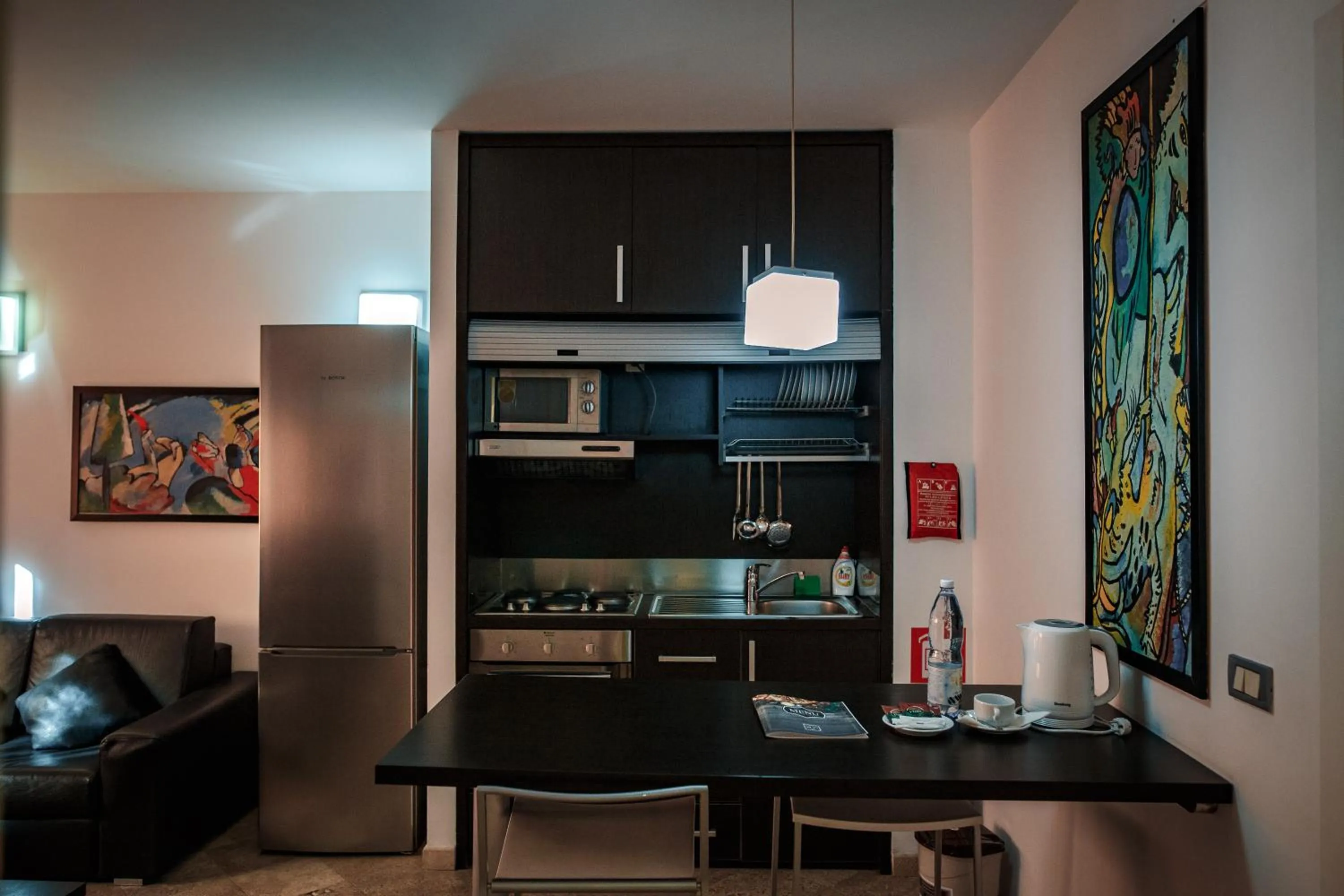 Kitchen or kitchenette in River Palace Hotel