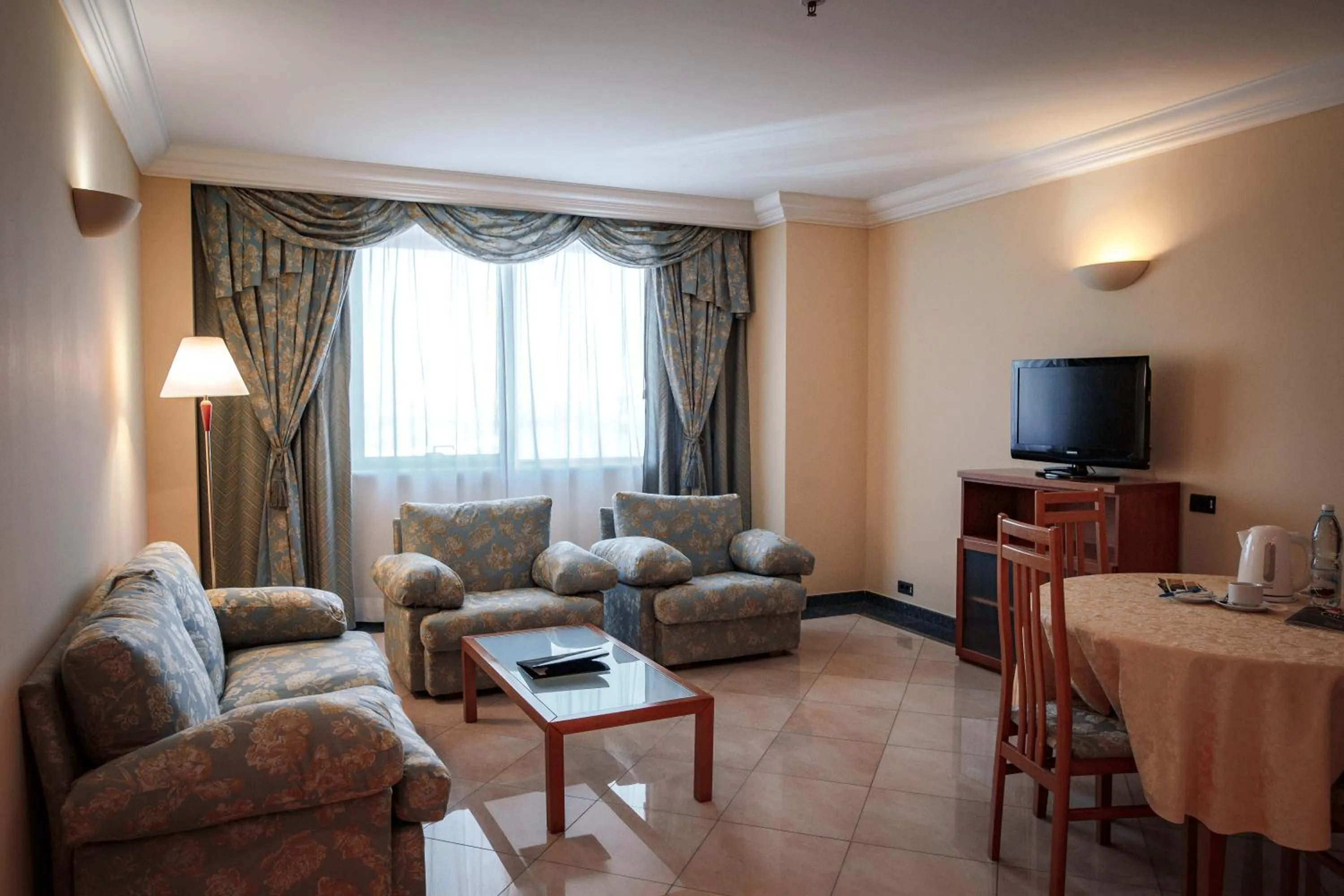 Living room in River Palace Hotel