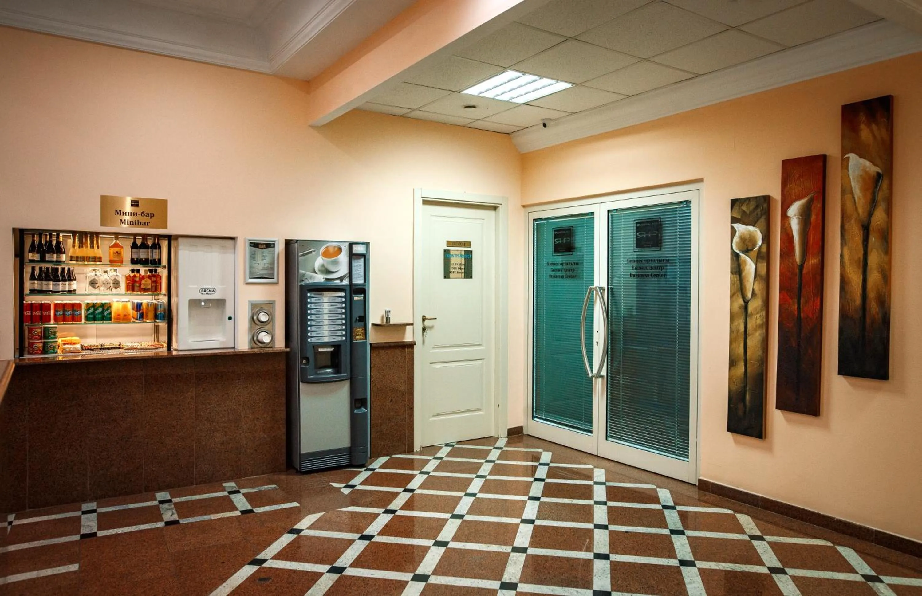 On-site shops in River Palace Hotel