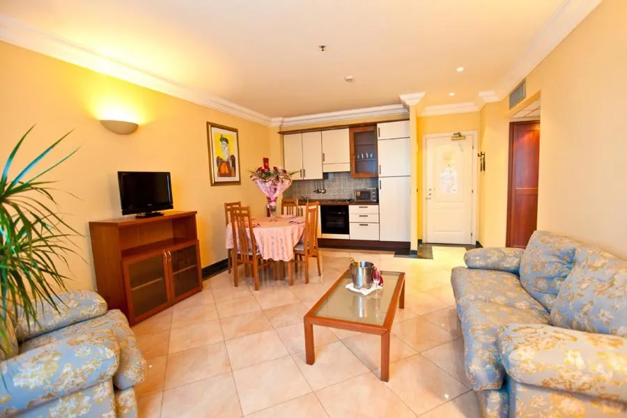 TV and multimedia in River Palace Hotel