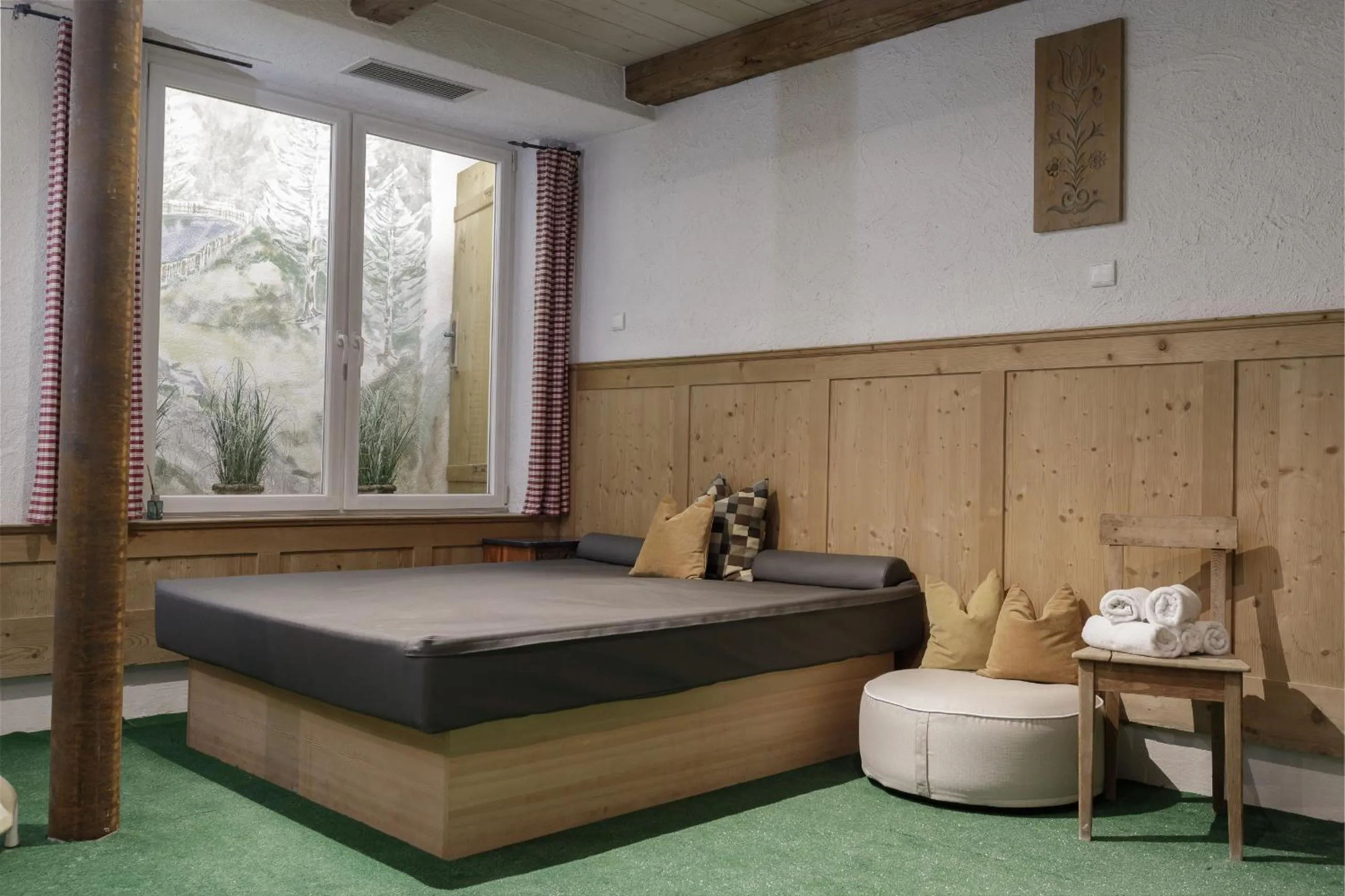 Swimming pool, Bed in Hotel Bergland