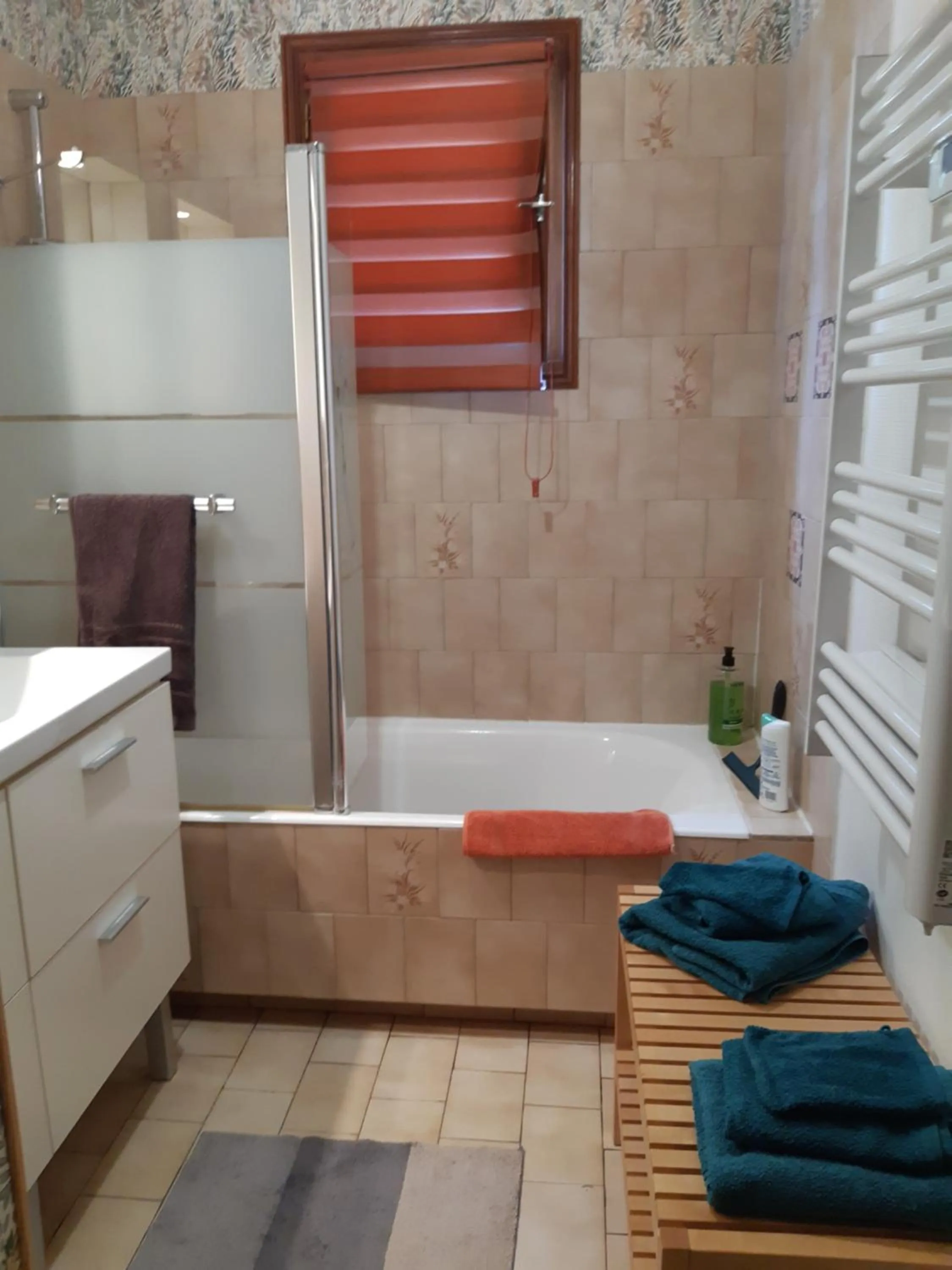 Bathroom in chez sylvie et jean-yves