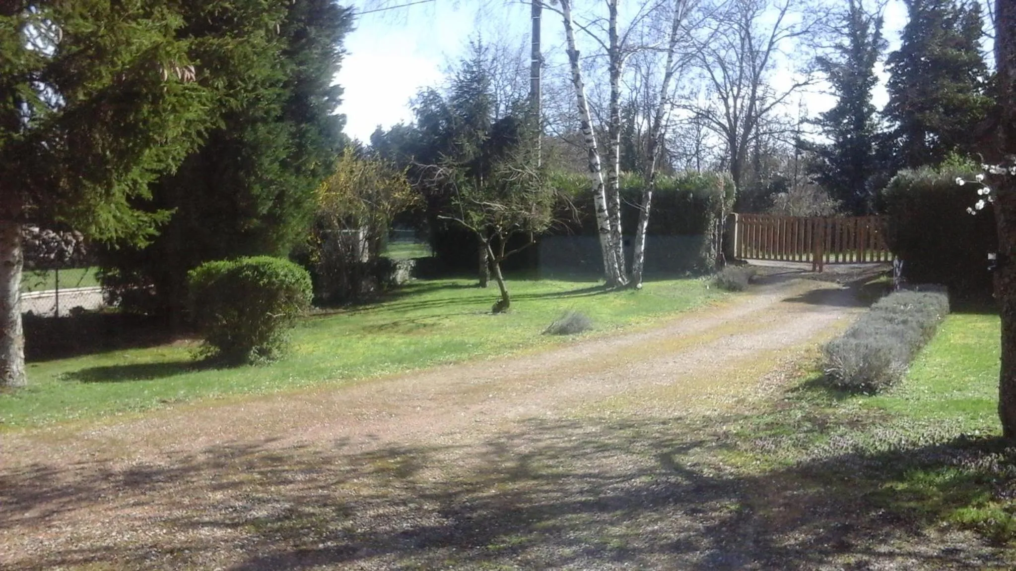 Garden view in chez sylvie et jean-yves