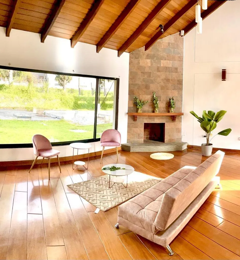 Quito Airport Suites Hotel