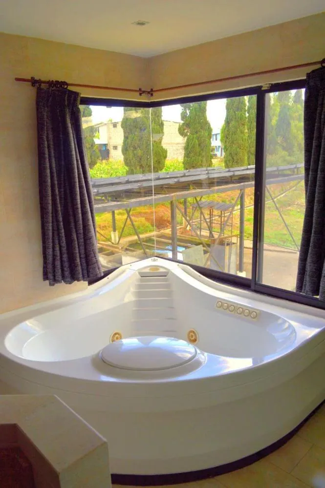 Quito Airport Suites Hotel