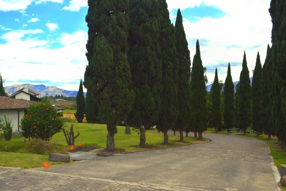 Quito Airport Suites Hotel