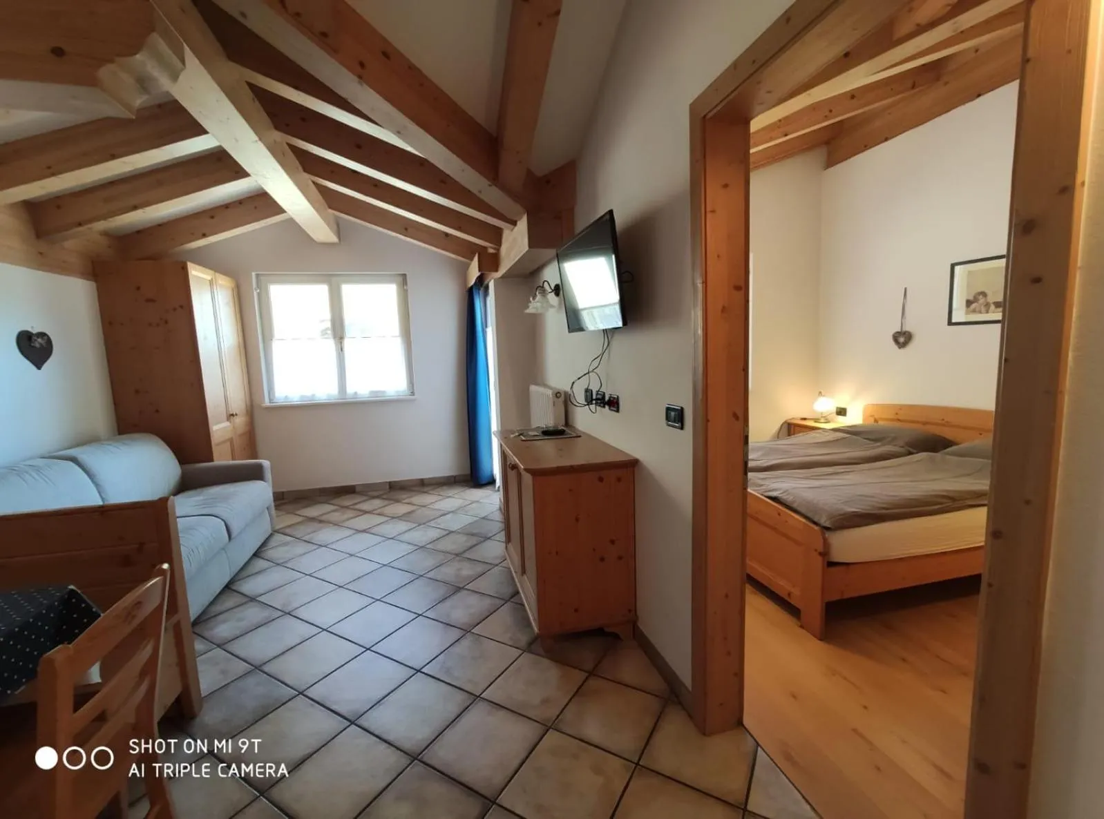Photo of the whole room, Bed in Residence Montebel