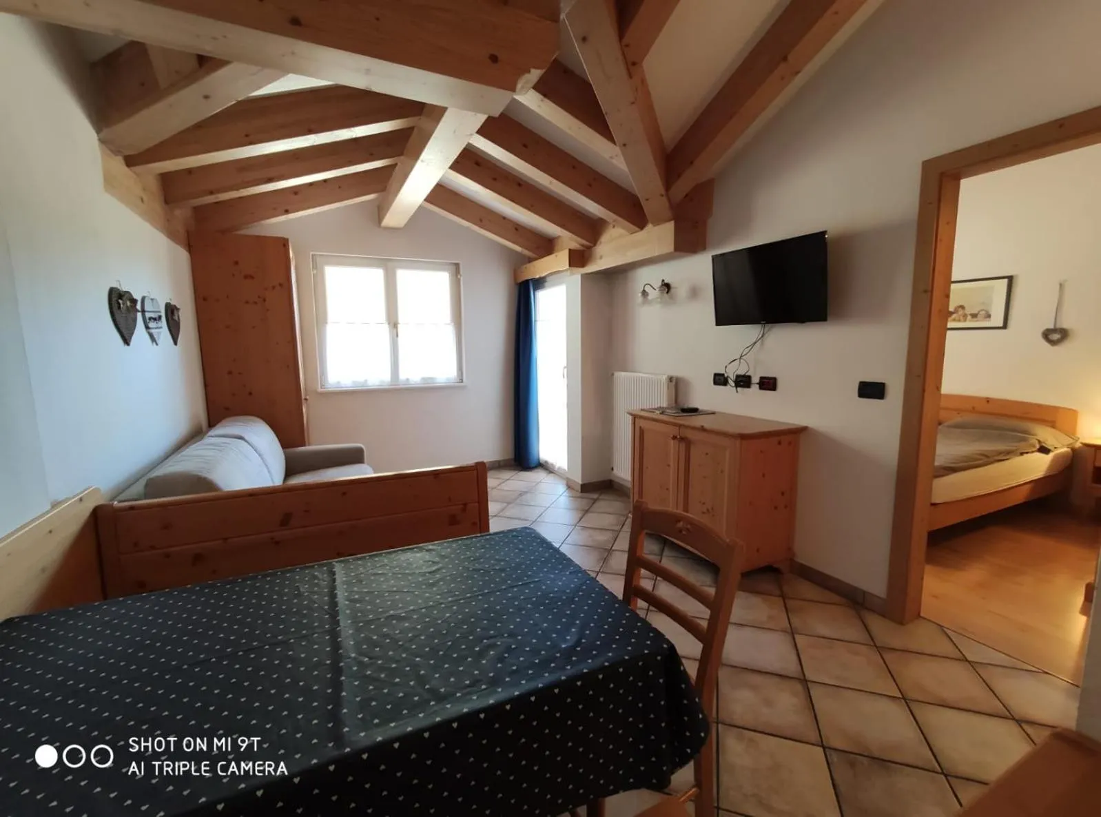 Photo of the whole room, Bed in Residence Montebel