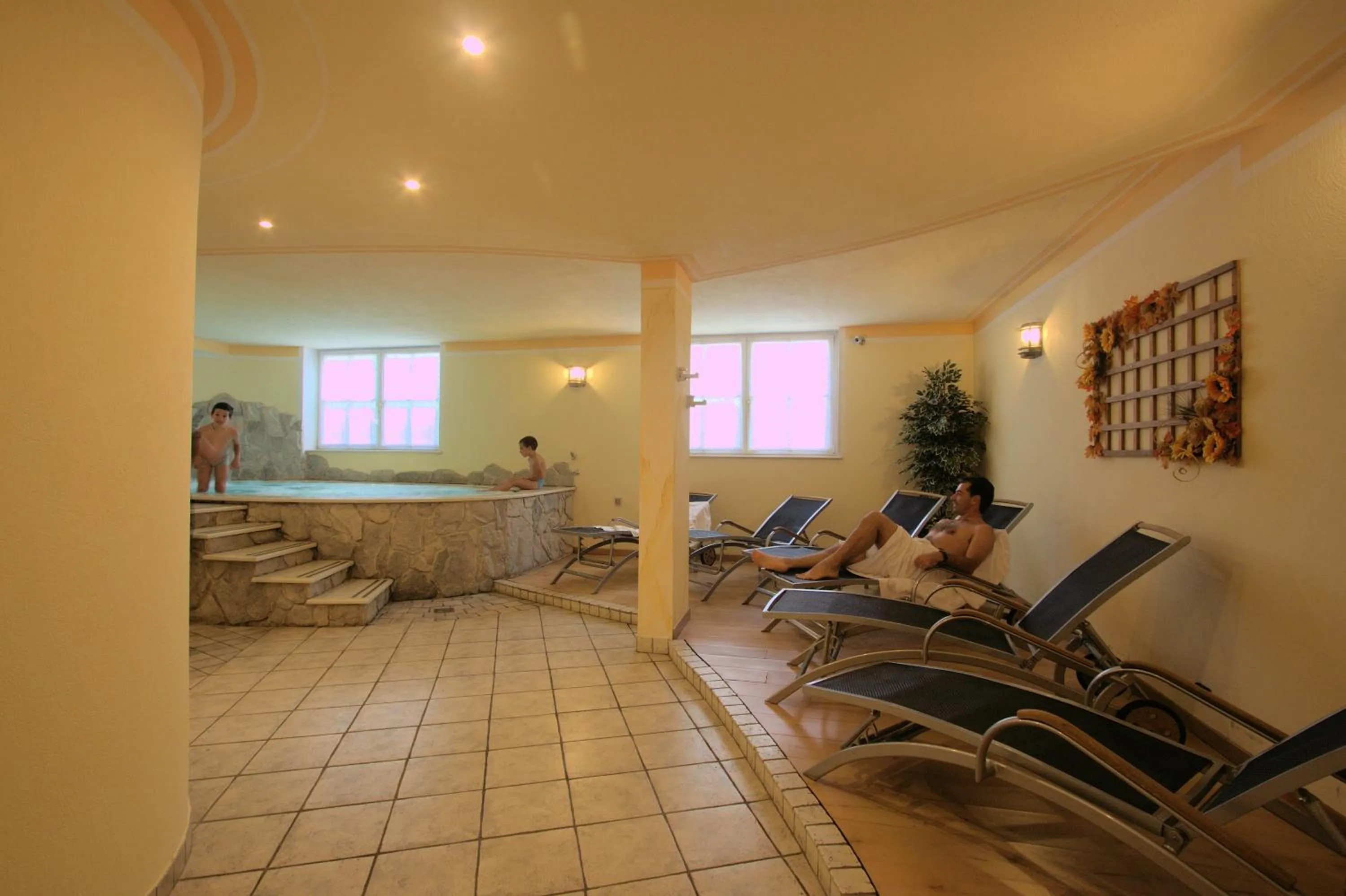 Hot Tub in Residence Montebel