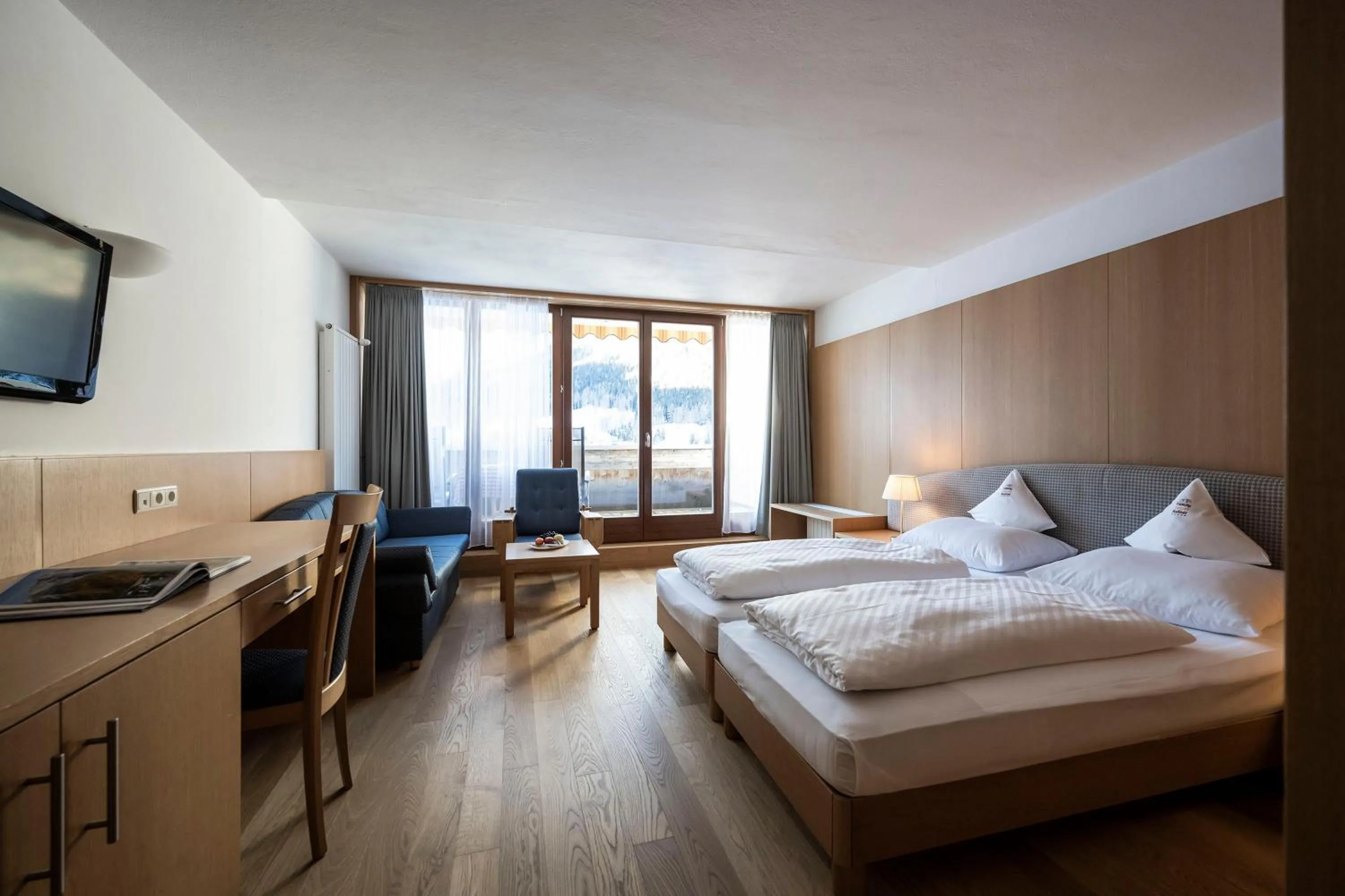 Photo of the whole room, Bed in Family Resort Rainer Sexten