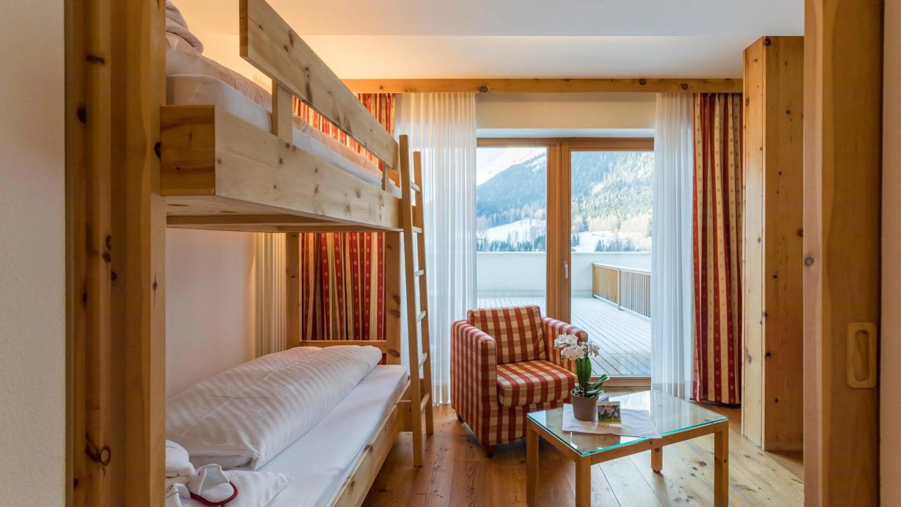 Photo of the whole room, Bed in Family Resort Rainer Sexten