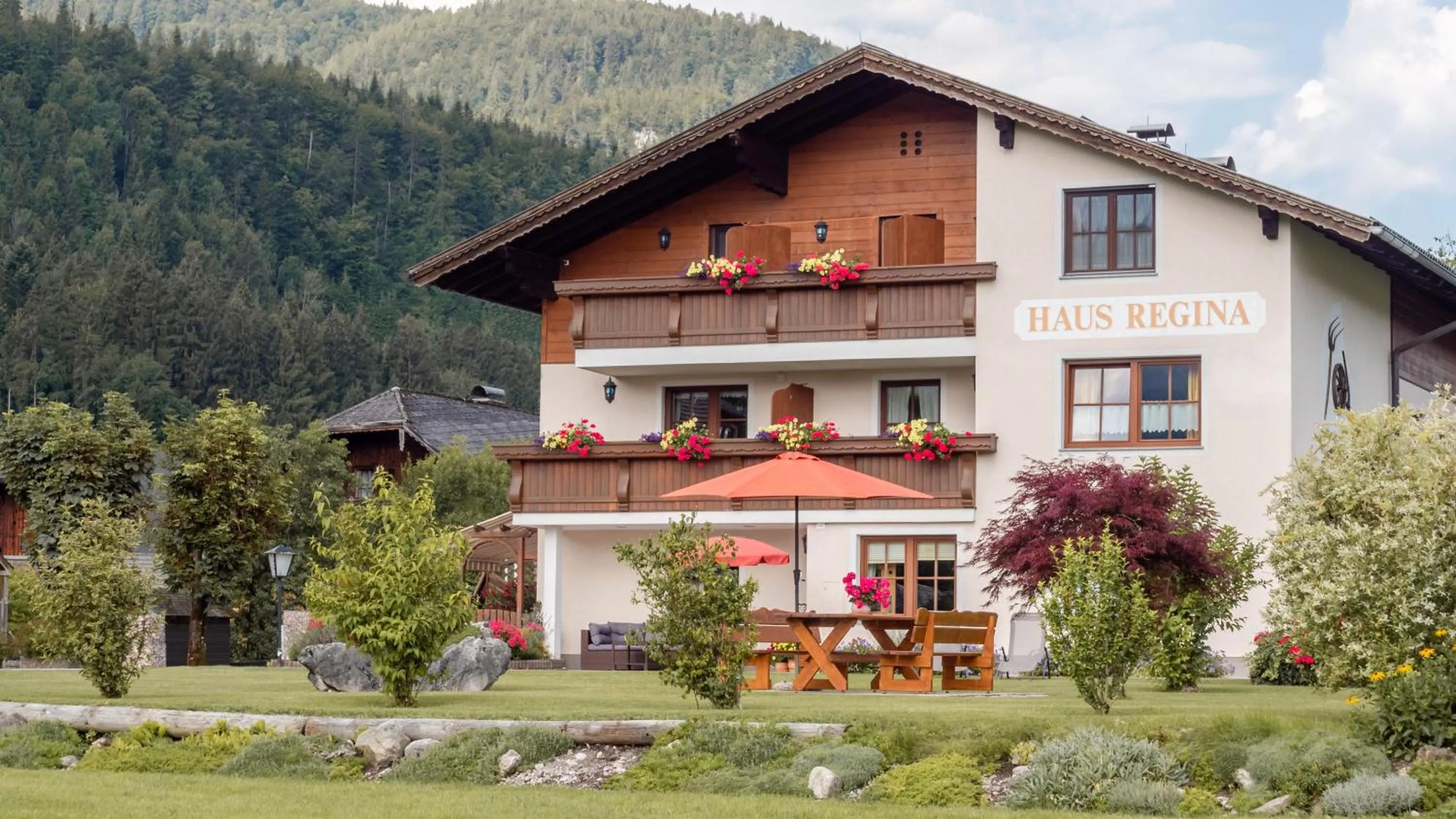 Property building in Haus Regina