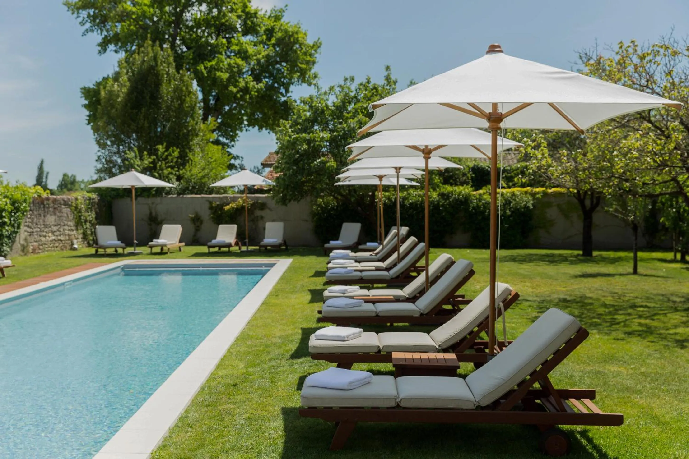 Swimming pool in Château Cordeillan-Bages