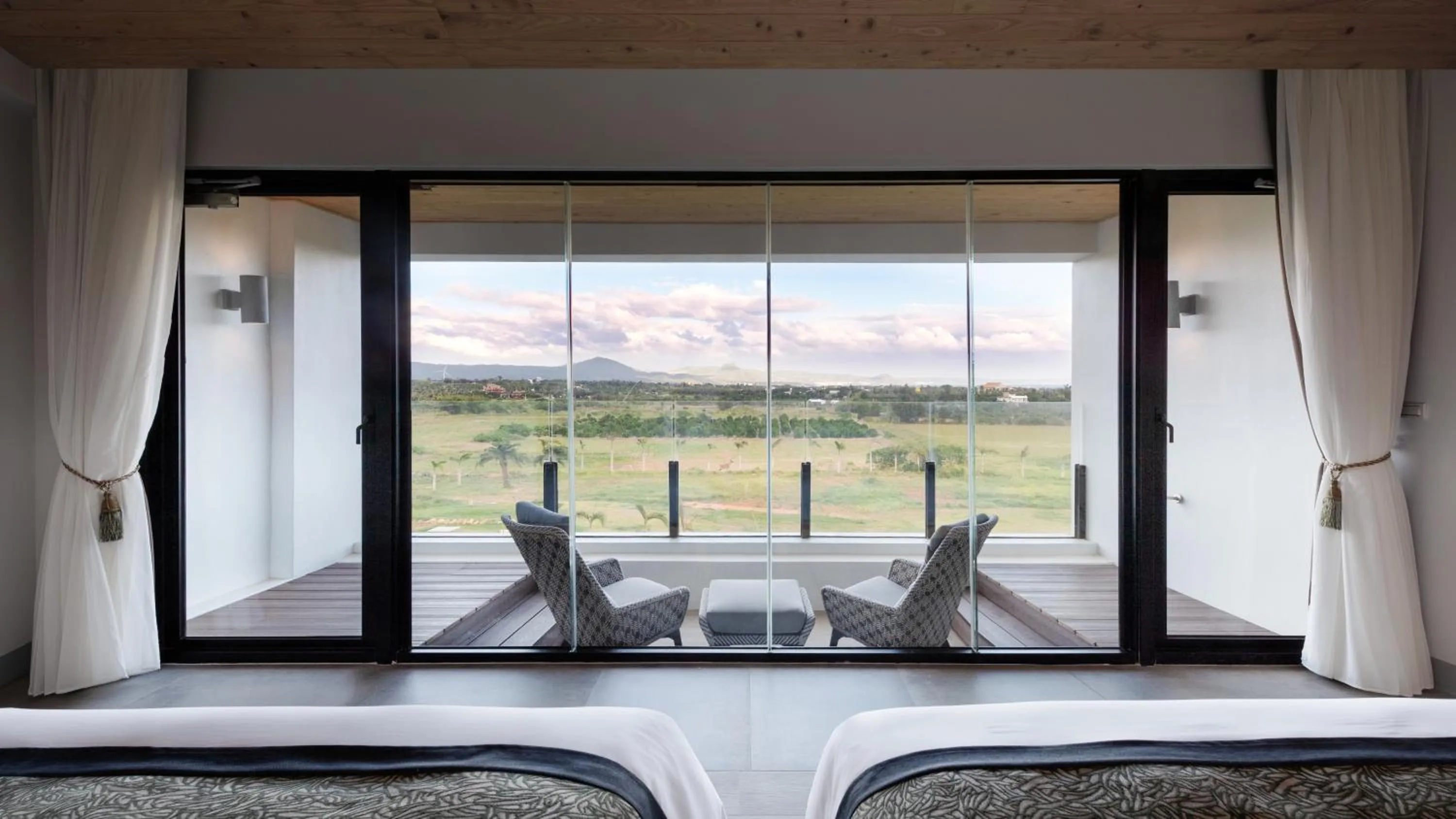 Photo of the whole room in SkyeBay Club