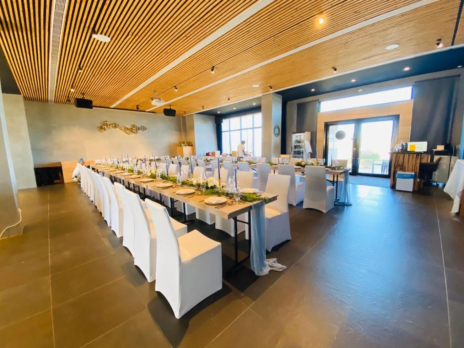 Restaurant/places to eat in SkyeBay Club