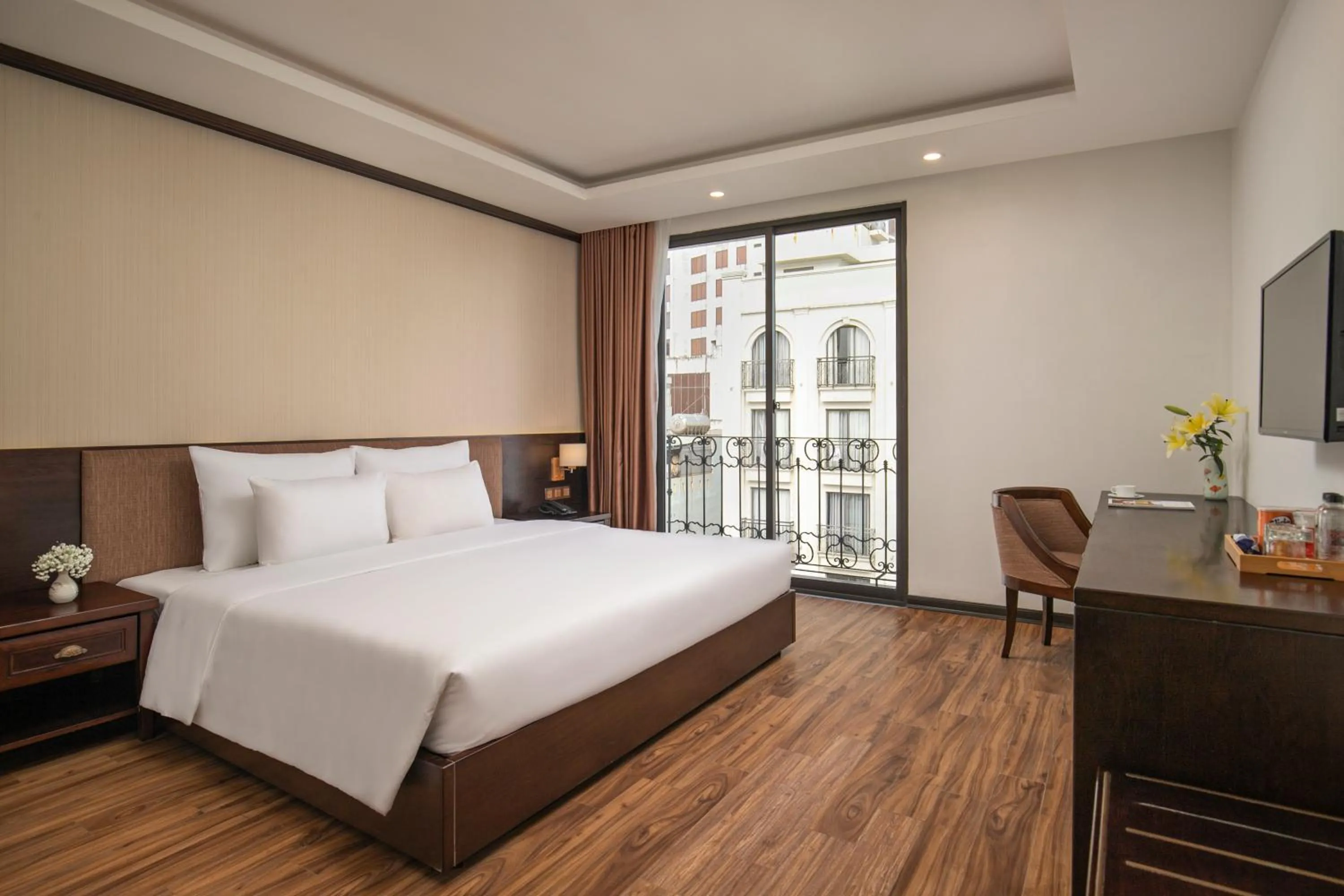 Communal lounge/ TV room, Bed in Palazzo Boutique Hotel