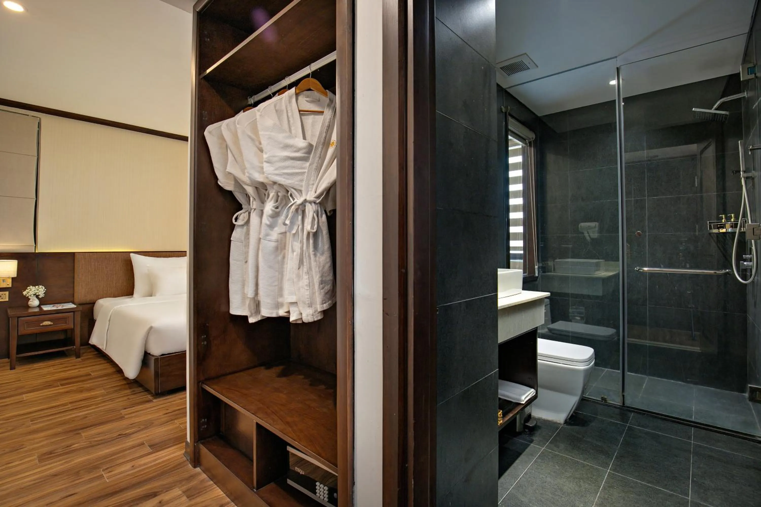 Bathroom, Bed in Palazzo Boutique Hotel