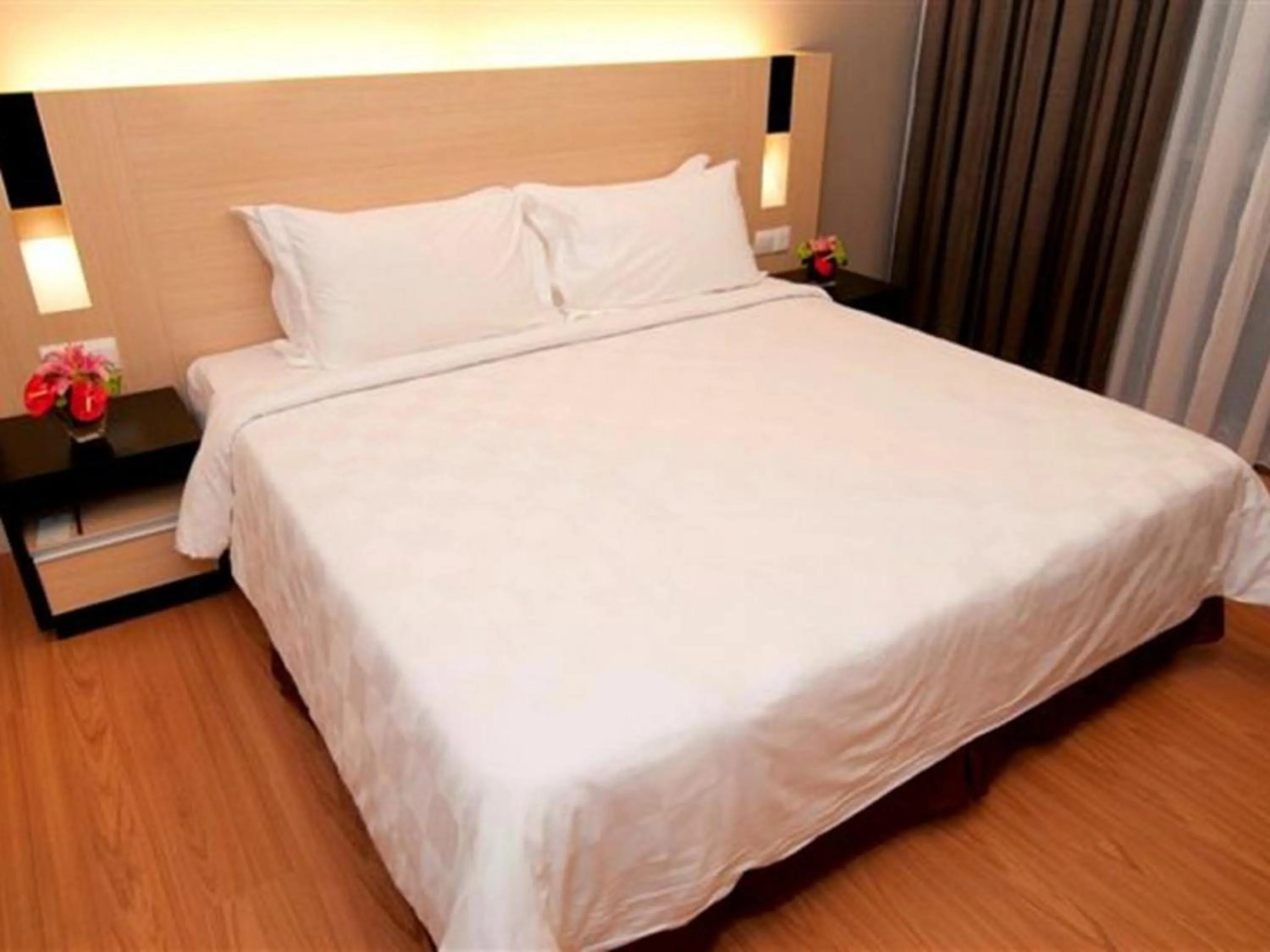 Bed in Platinum Suites at Swiss Garden