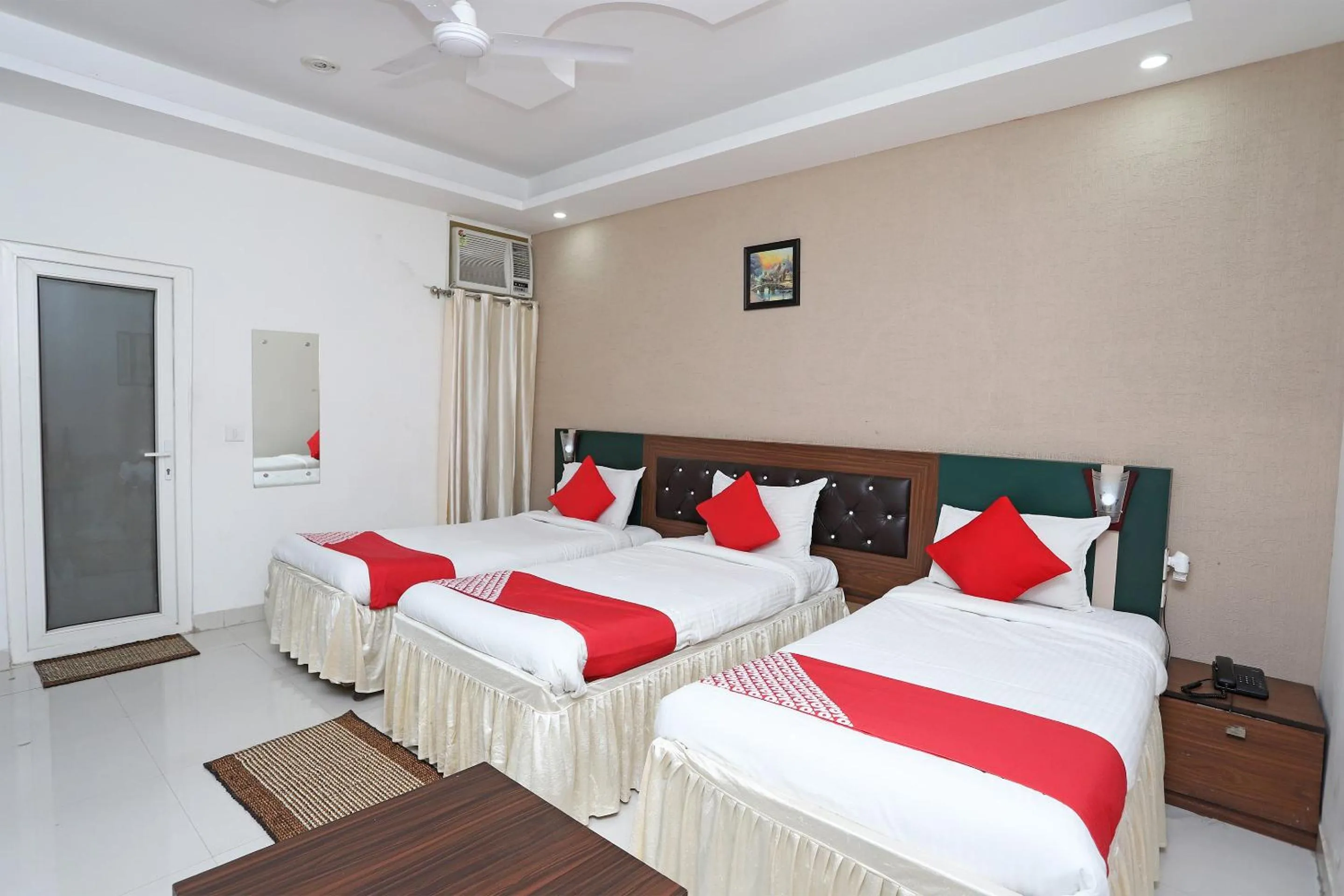 Bedroom, Bed in Super Capital O Levanti Near Aravali Biodiversity Park