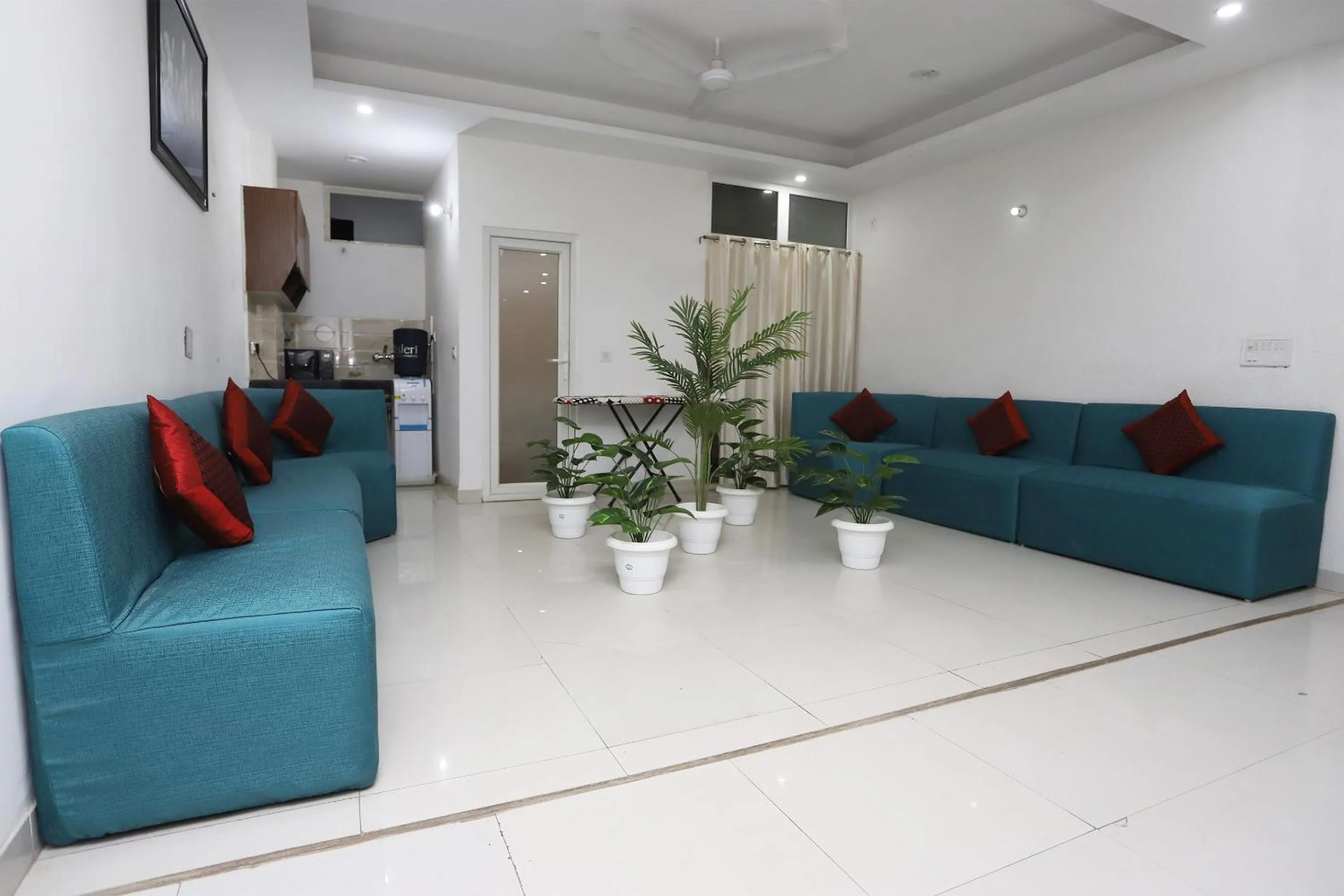 Lobby or reception in Super Capital O Levanti Near Aravali Biodiversity Park