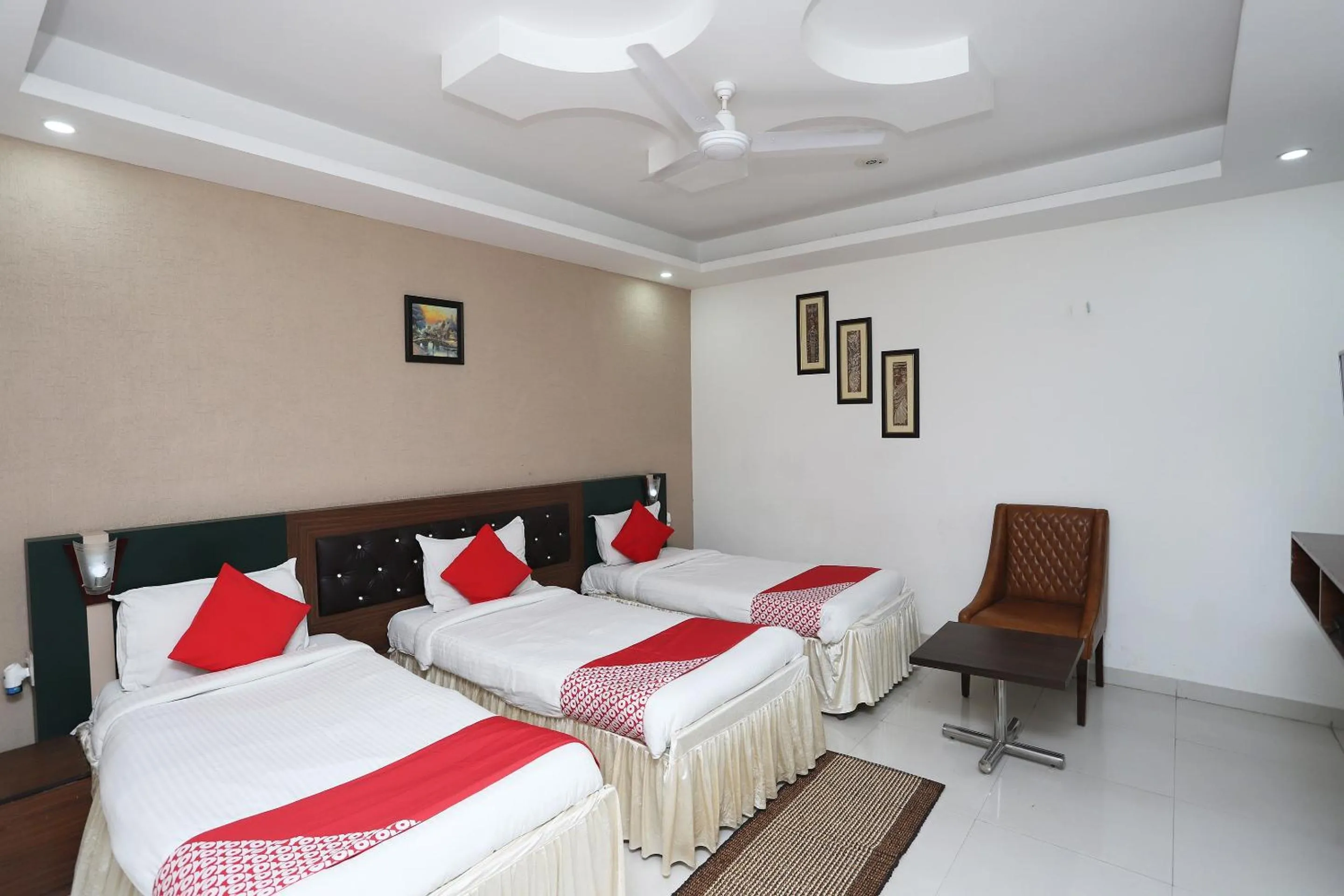 Bedroom, Bed in Super Capital O Levanti Near Aravali Biodiversity Park