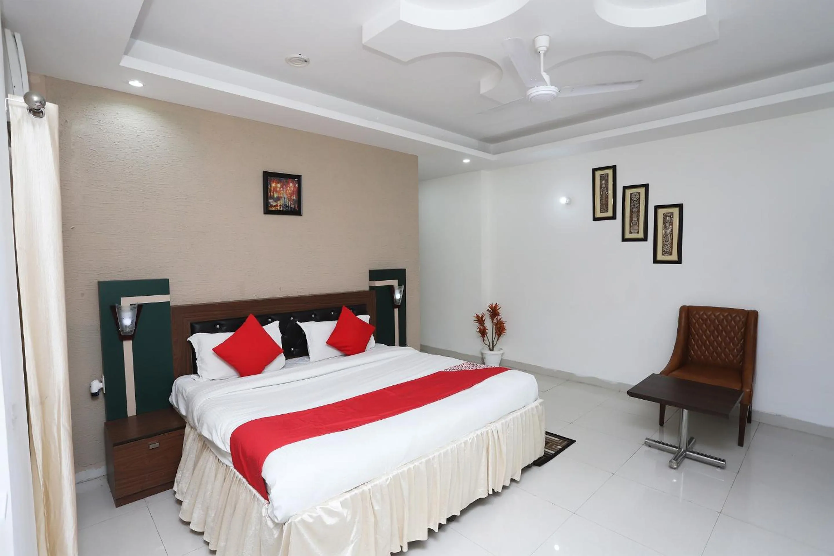 Bedroom, Bed in Super Capital O Levanti Near Aravali Biodiversity Park