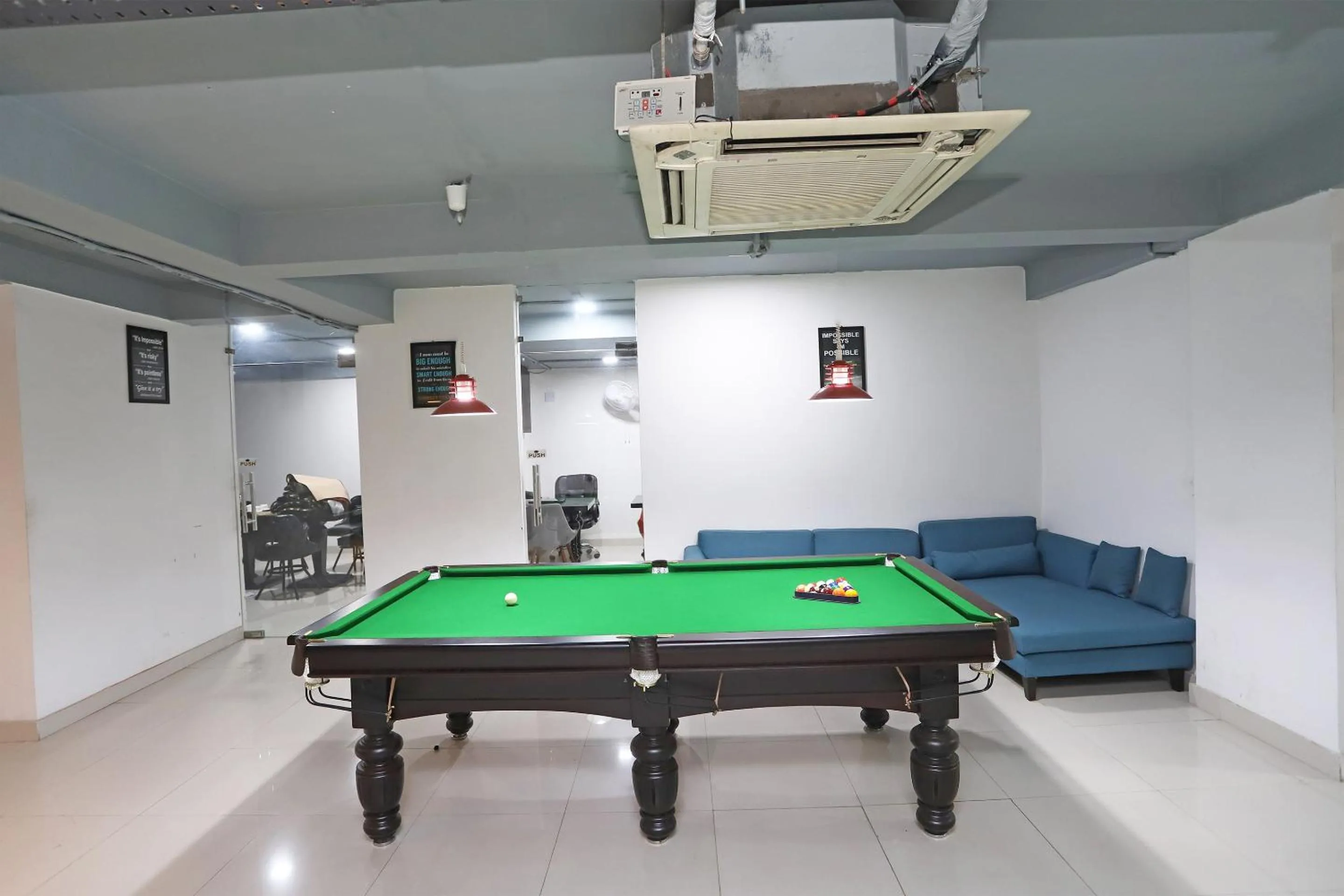 Lobby or reception in Super Capital O Levanti Near Aravali Biodiversity Park