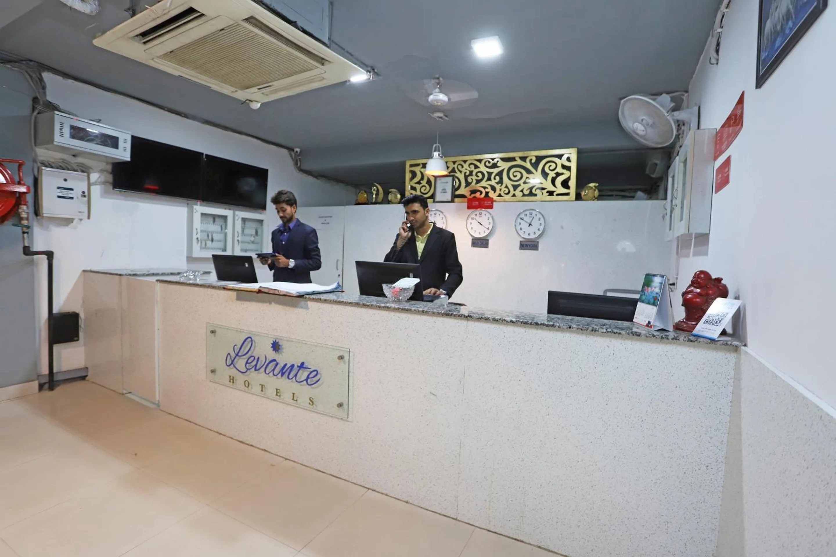 Lobby or reception in Super Capital O Levanti Near Aravali Biodiversity Park
