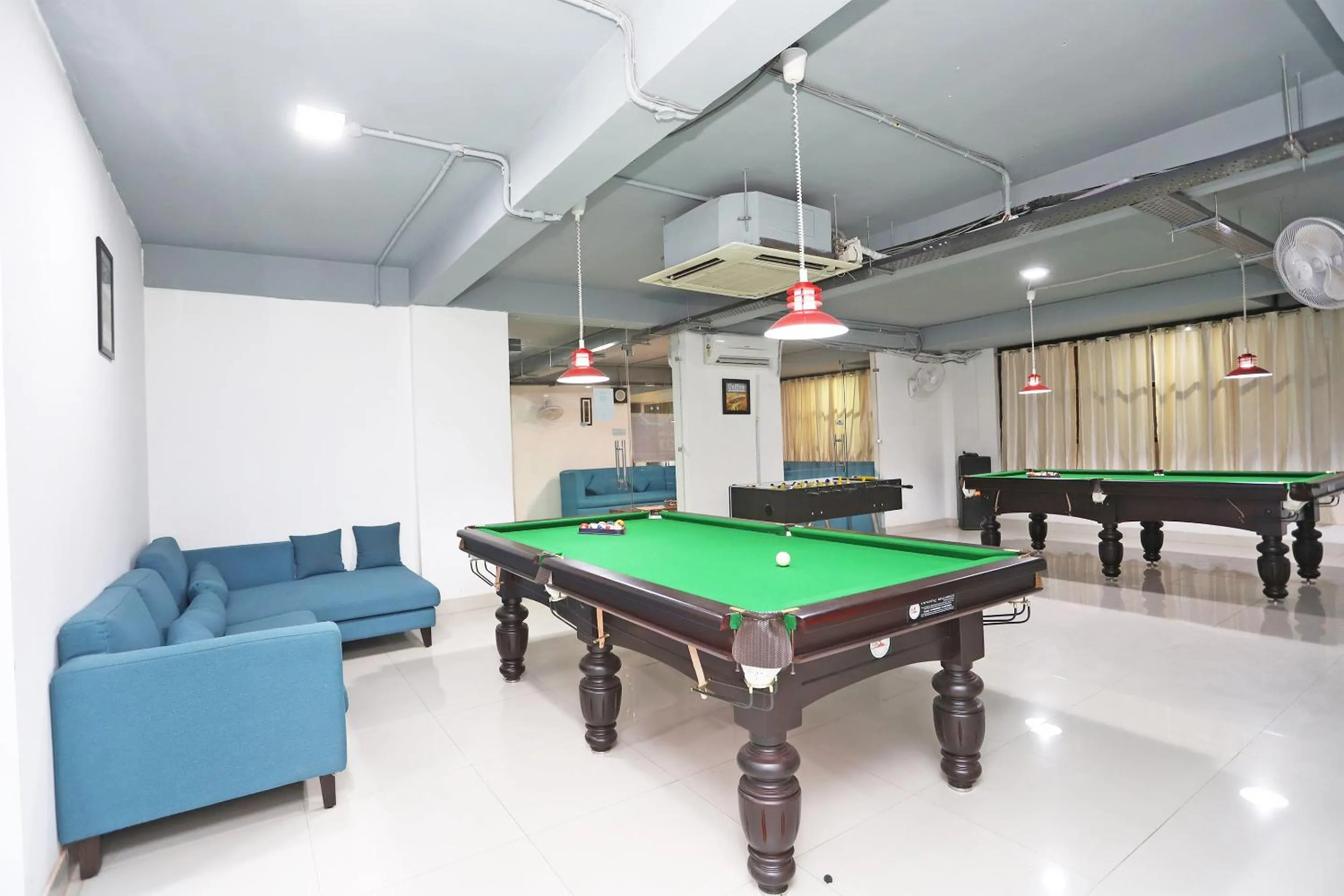 Lobby or reception in Super Capital O Levanti Near Aravali Biodiversity Park