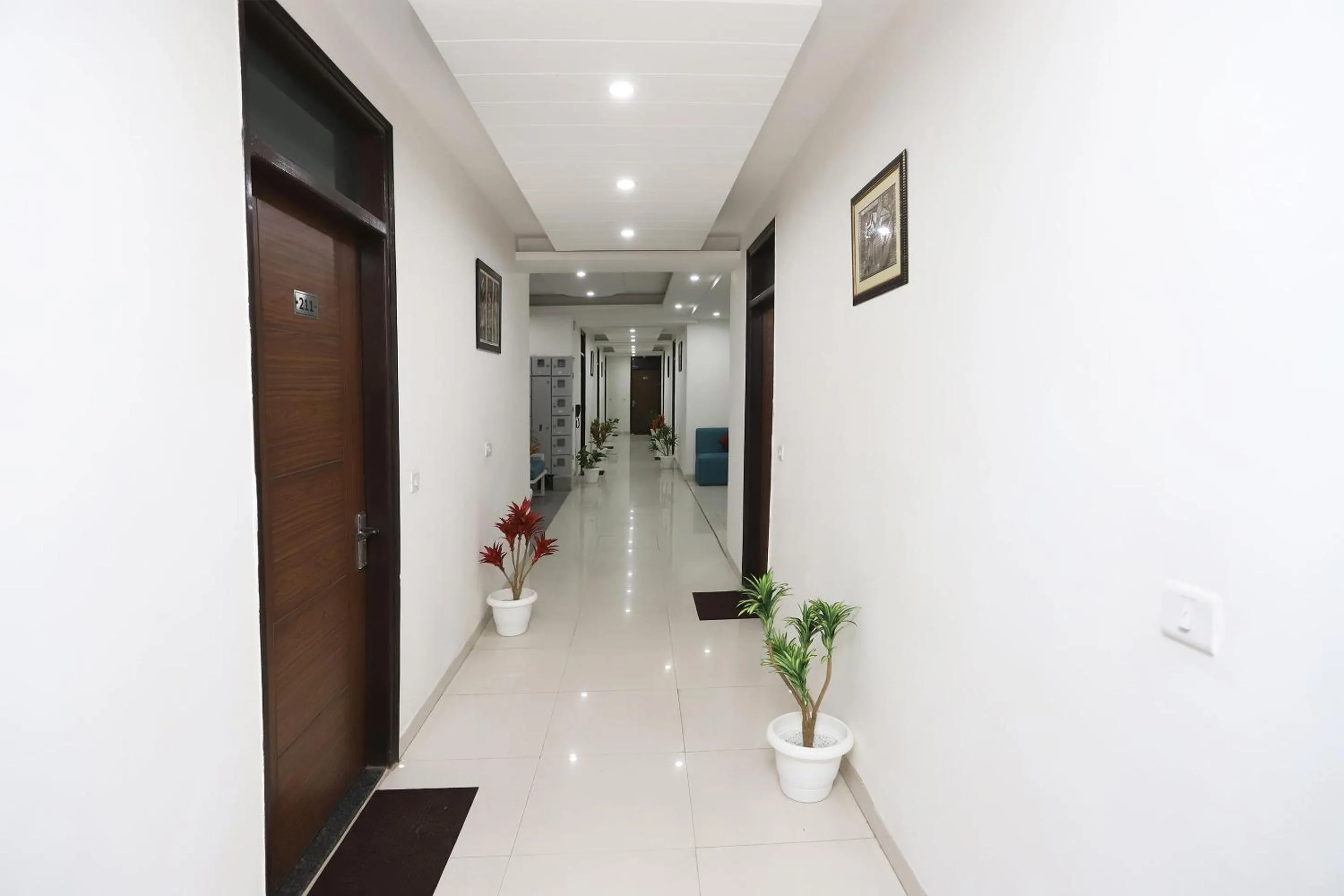 Lobby or reception in Super Capital O Levanti Near Aravali Biodiversity Park