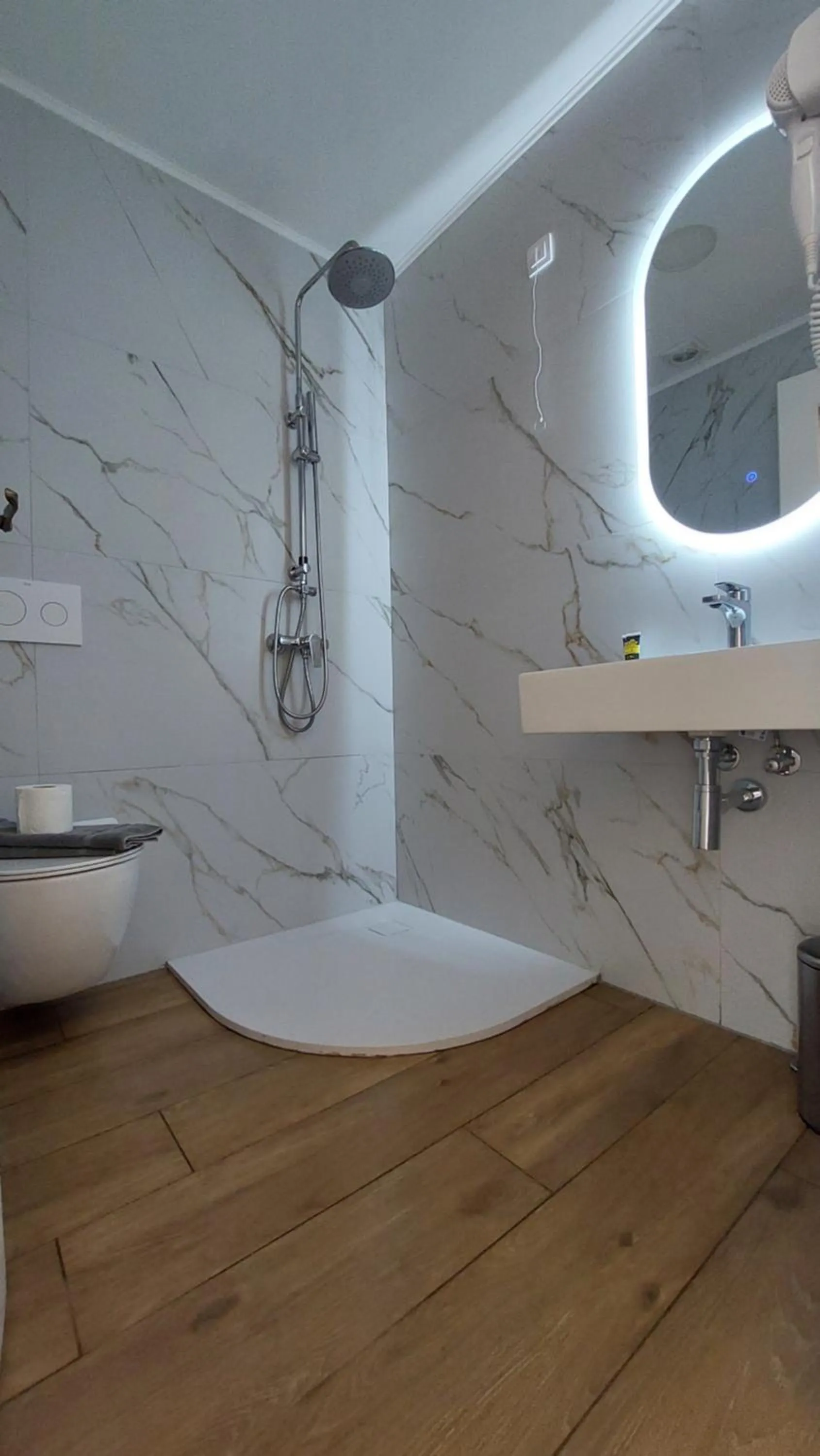 Shower in Hotel Avra