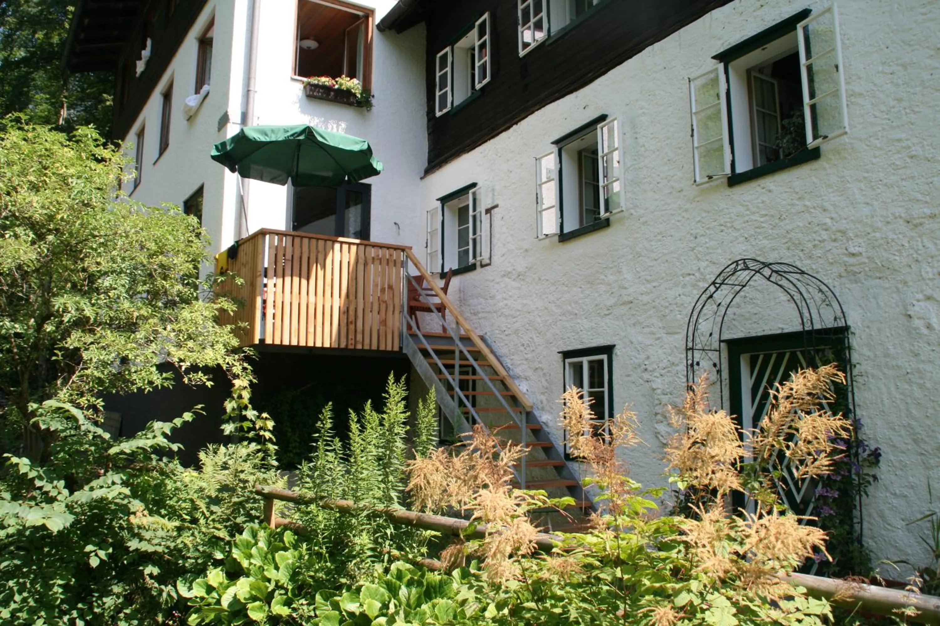 Large Two-Bedroom Apartment in Hupfmühle Pension