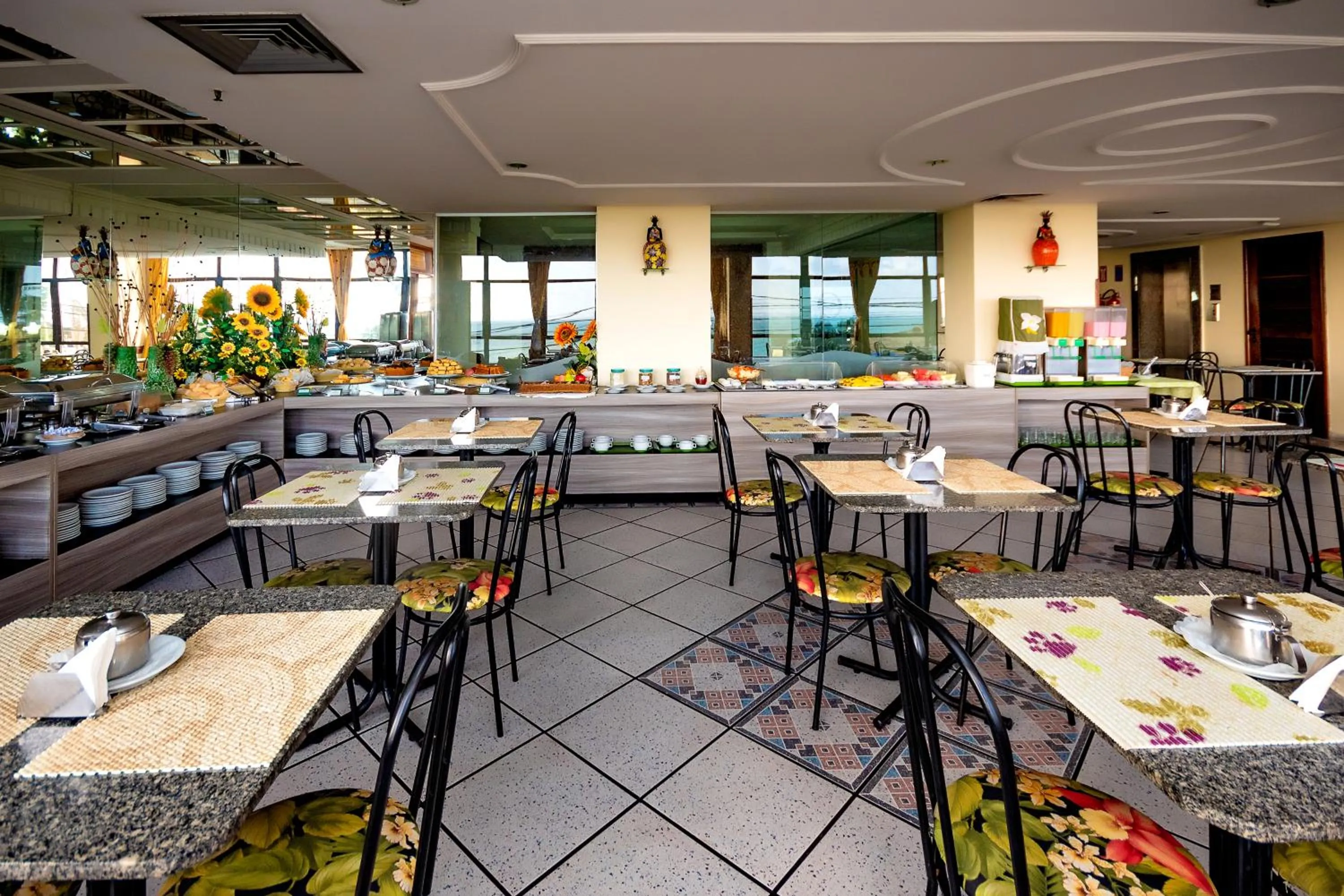 Restaurant/places to eat in Yak Beach Hotel Ponta Negra