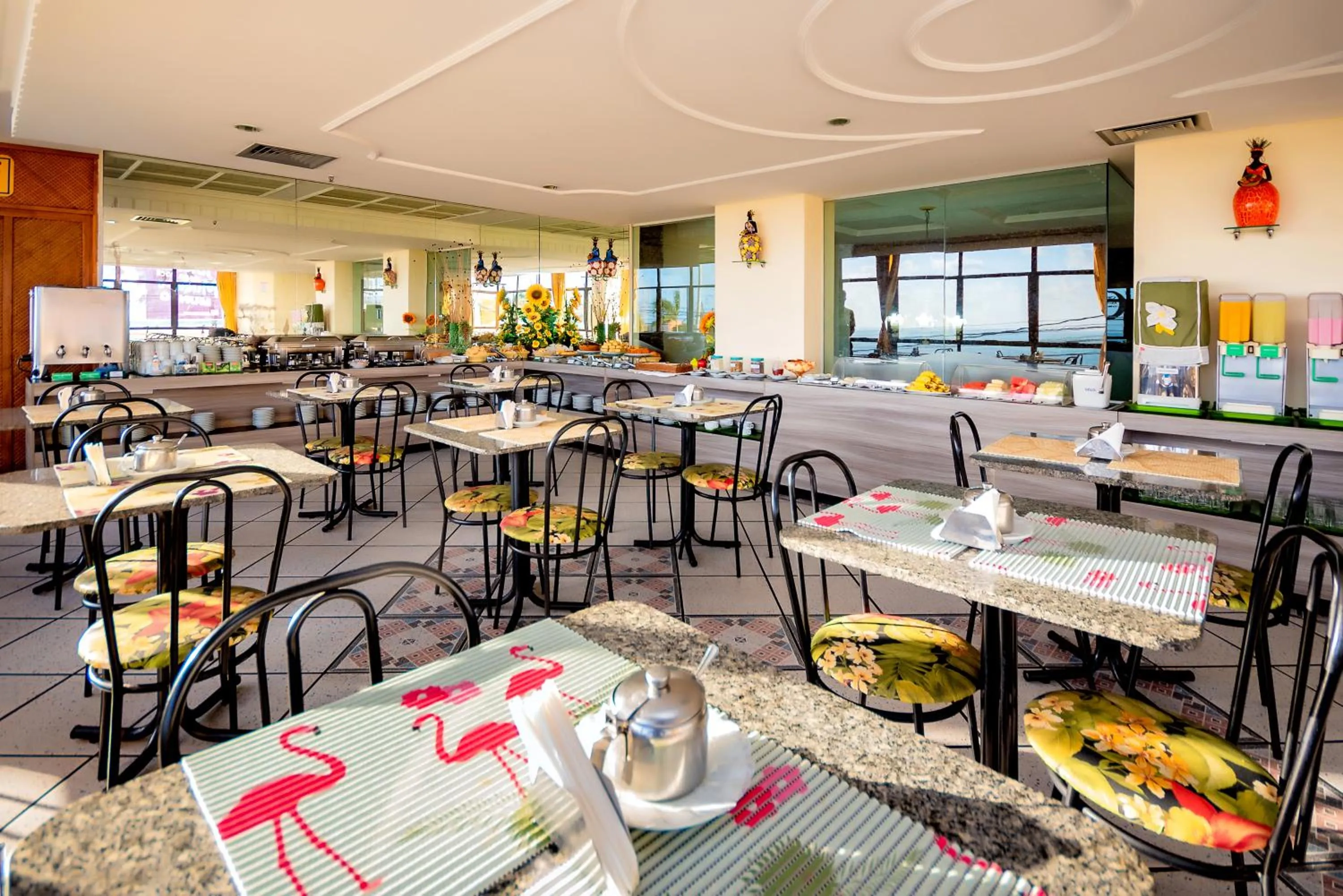 Restaurant/places to eat in Yak Beach Hotel Ponta Negra