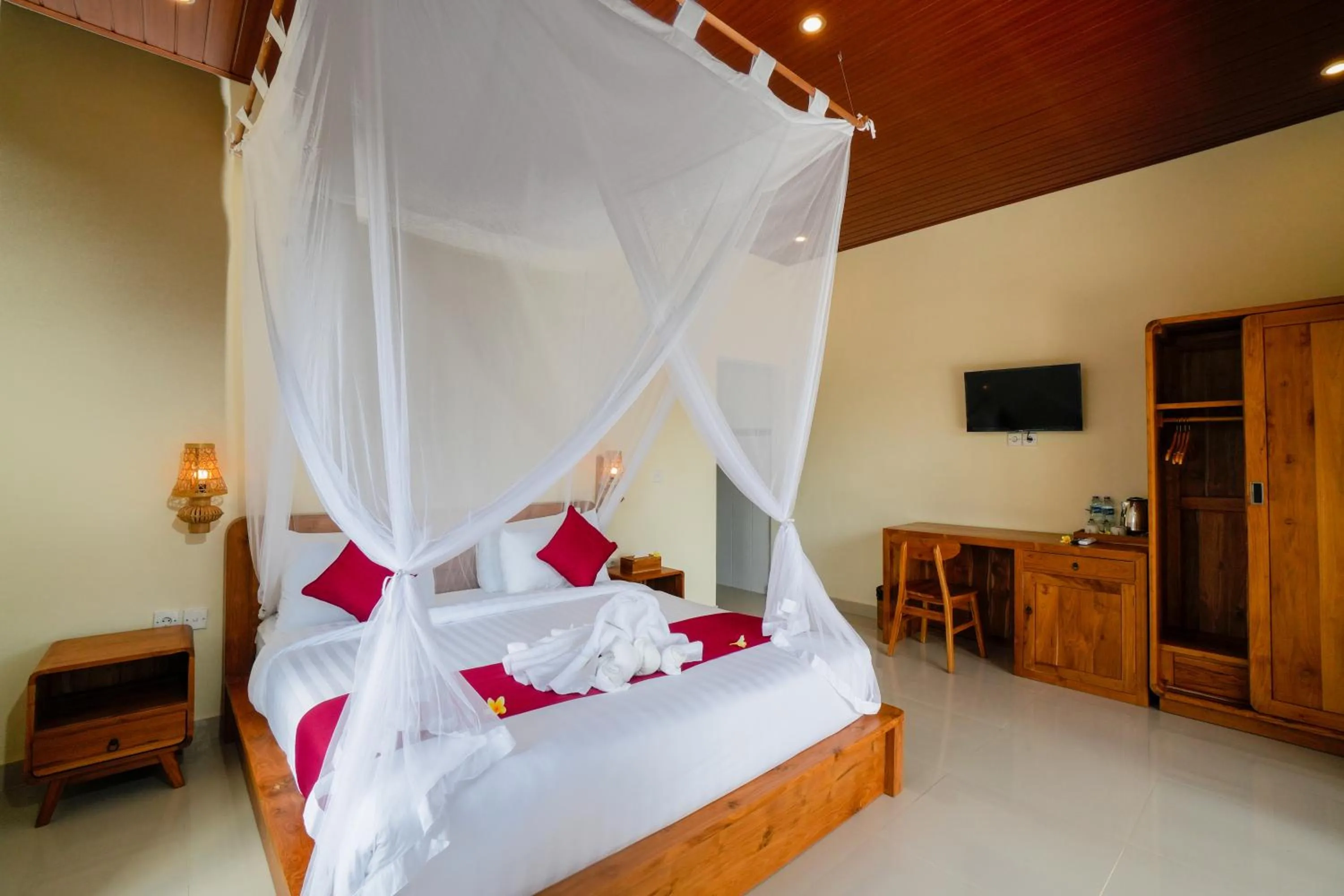 Communal lounge/ TV room, Bed in Canting Bali Suite