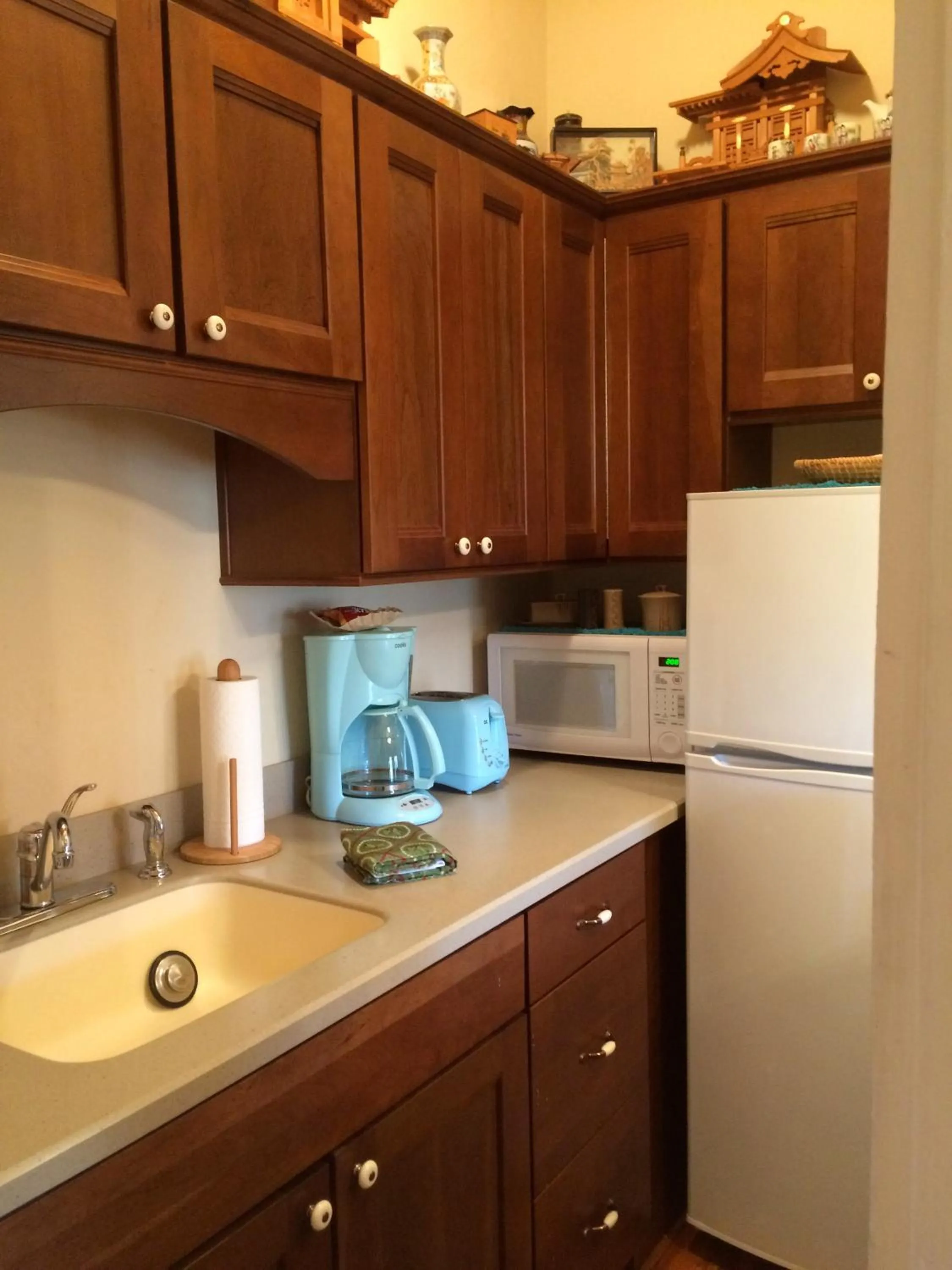 Coffee/tea facilities in Calhoun House Inn & Suites