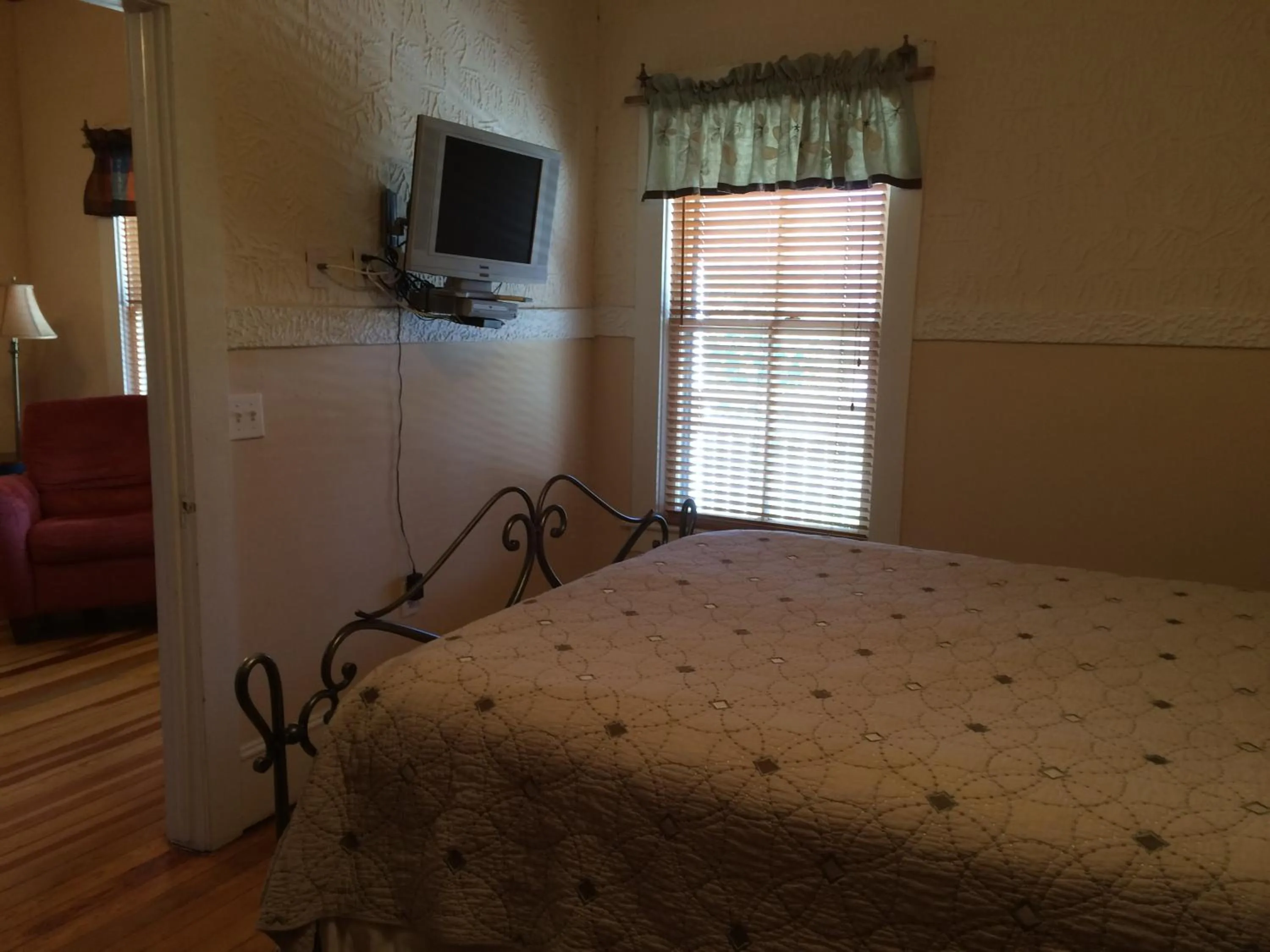 Bedroom, Bed in Calhoun House Inn & Suites