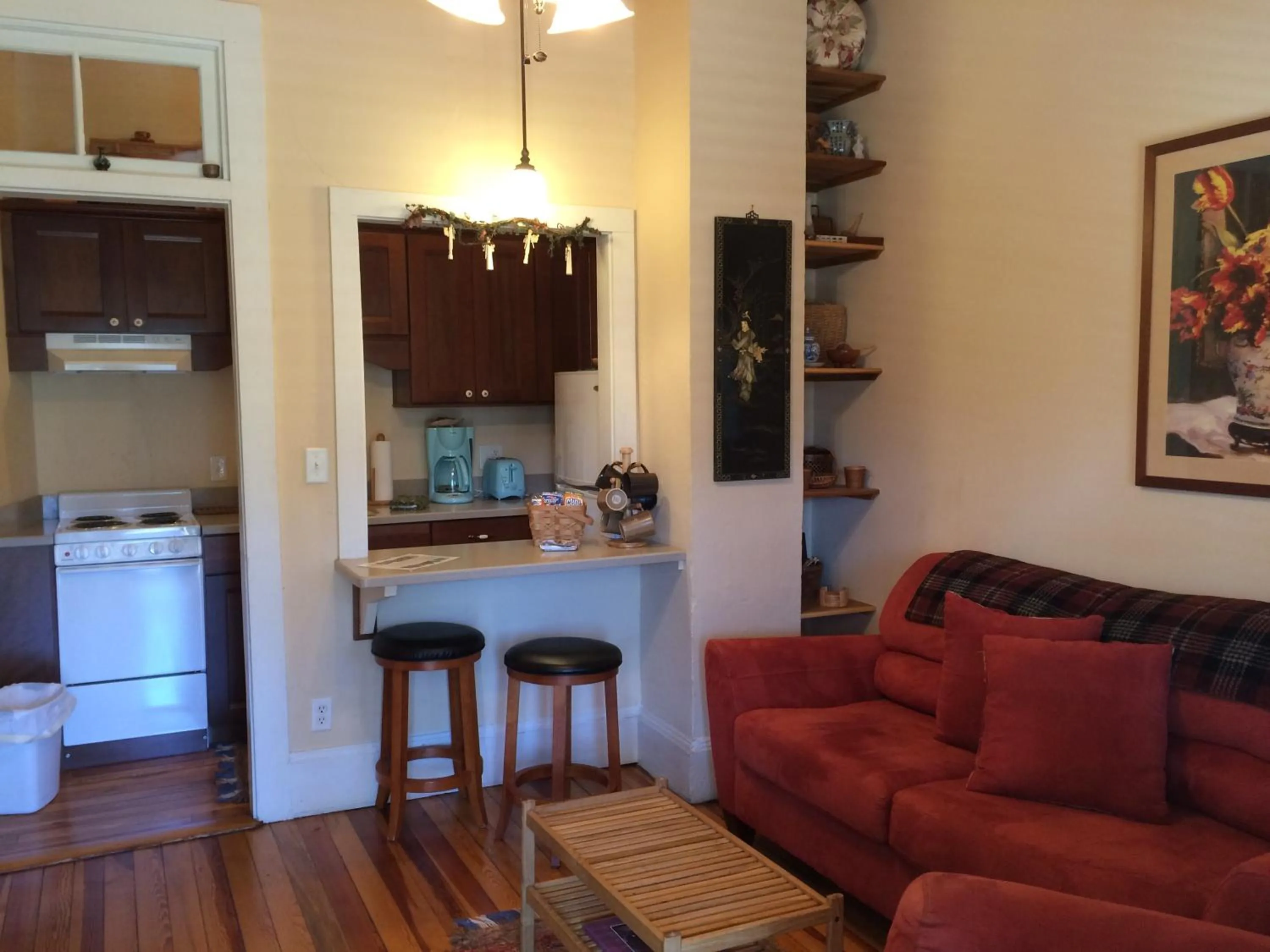 Kitchen or kitchenette in Calhoun House Inn & Suites