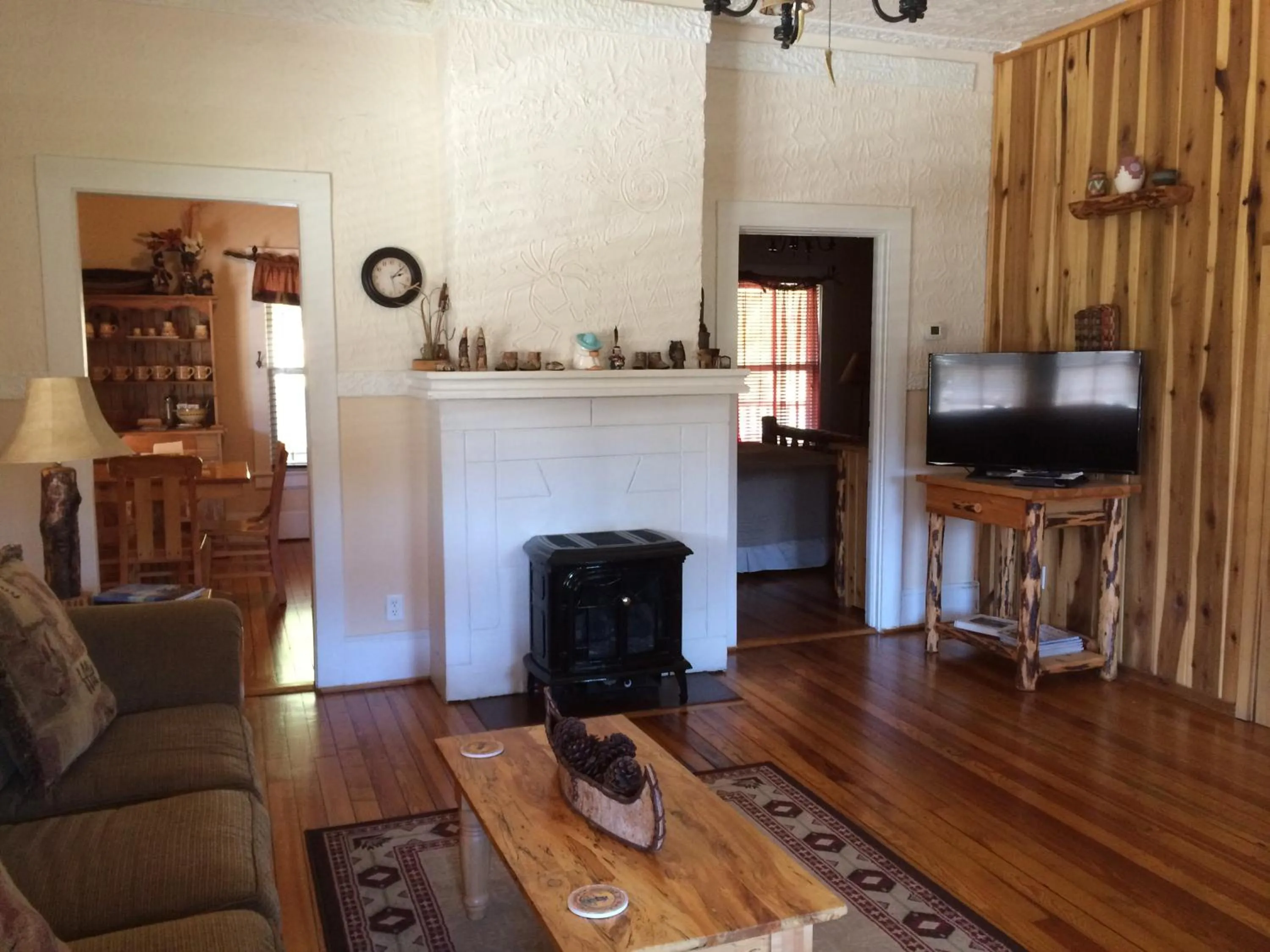 Living room in Calhoun House Inn & Suites