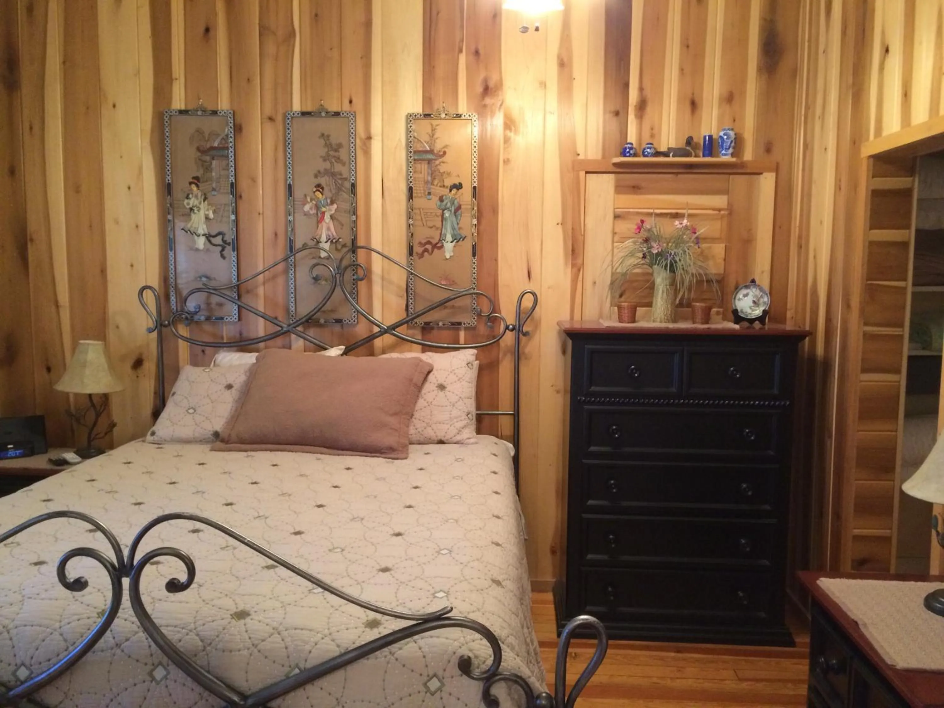 Bedroom, Bed in Calhoun House Inn & Suites