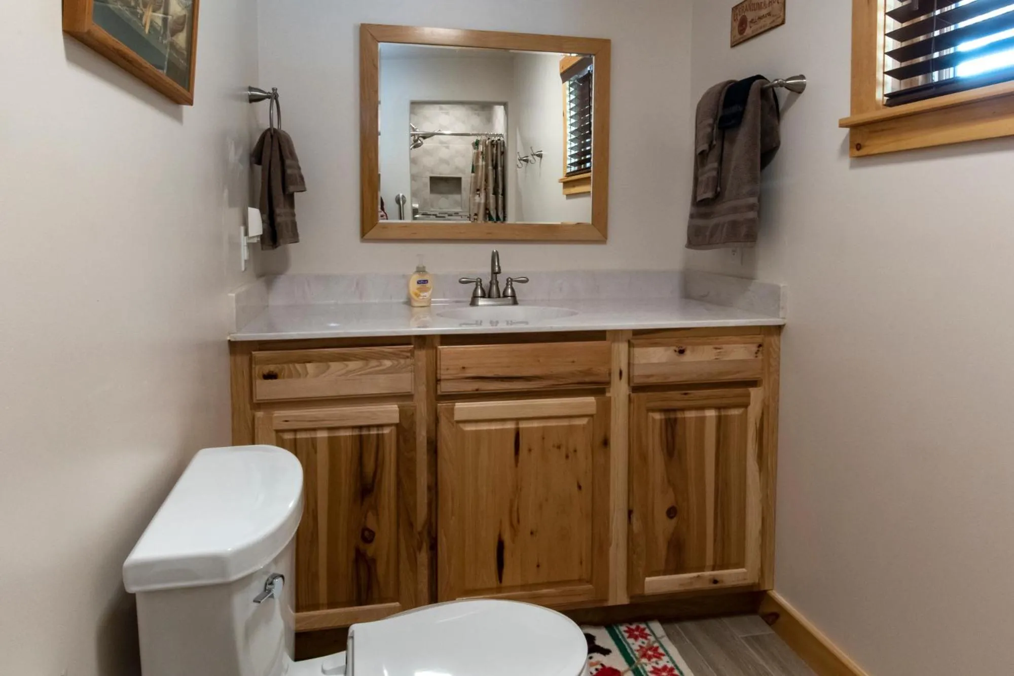 Bathroom in Calhoun House Inn & Suites