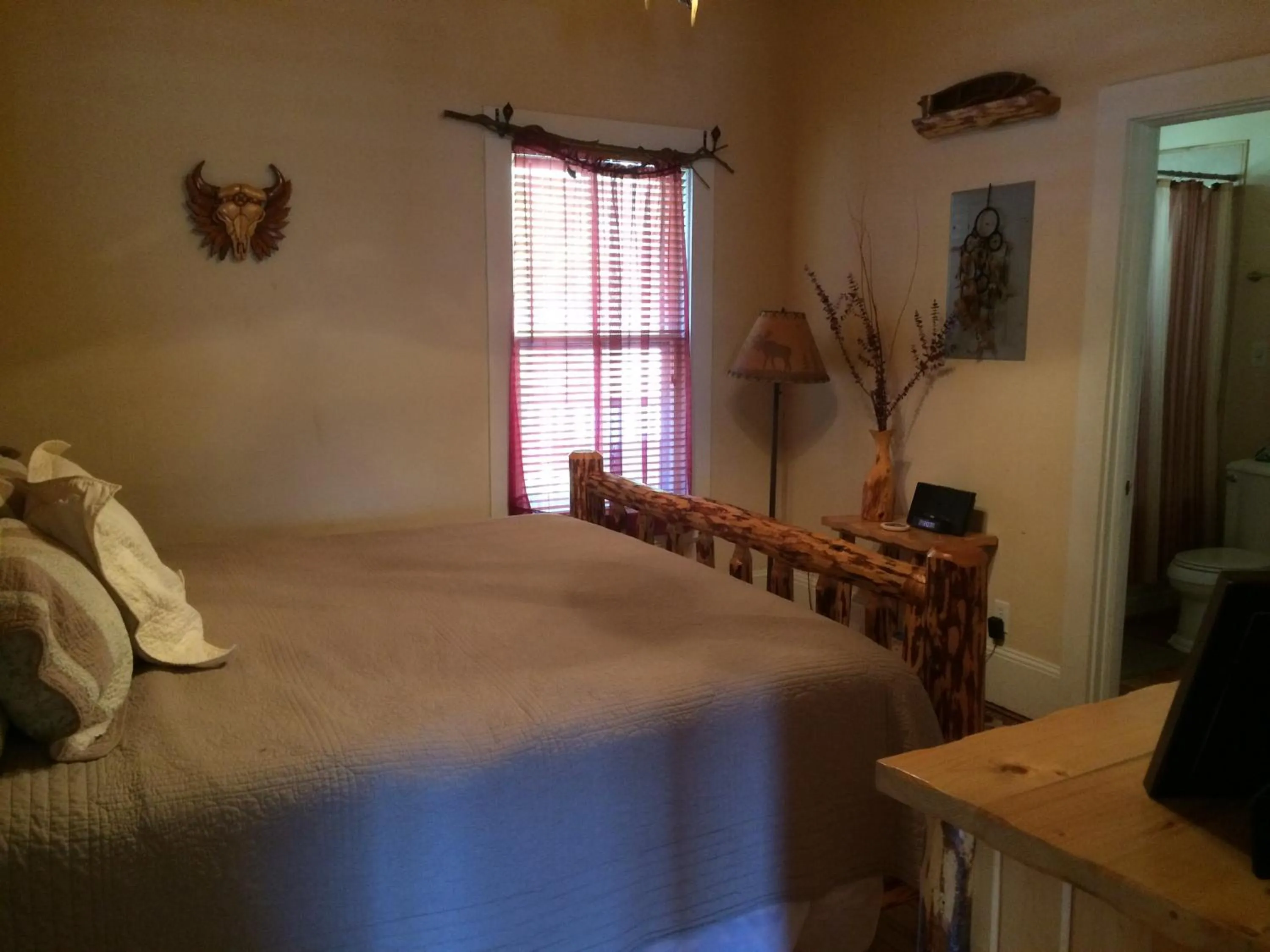 Bedroom, Bed in Calhoun House Inn & Suites