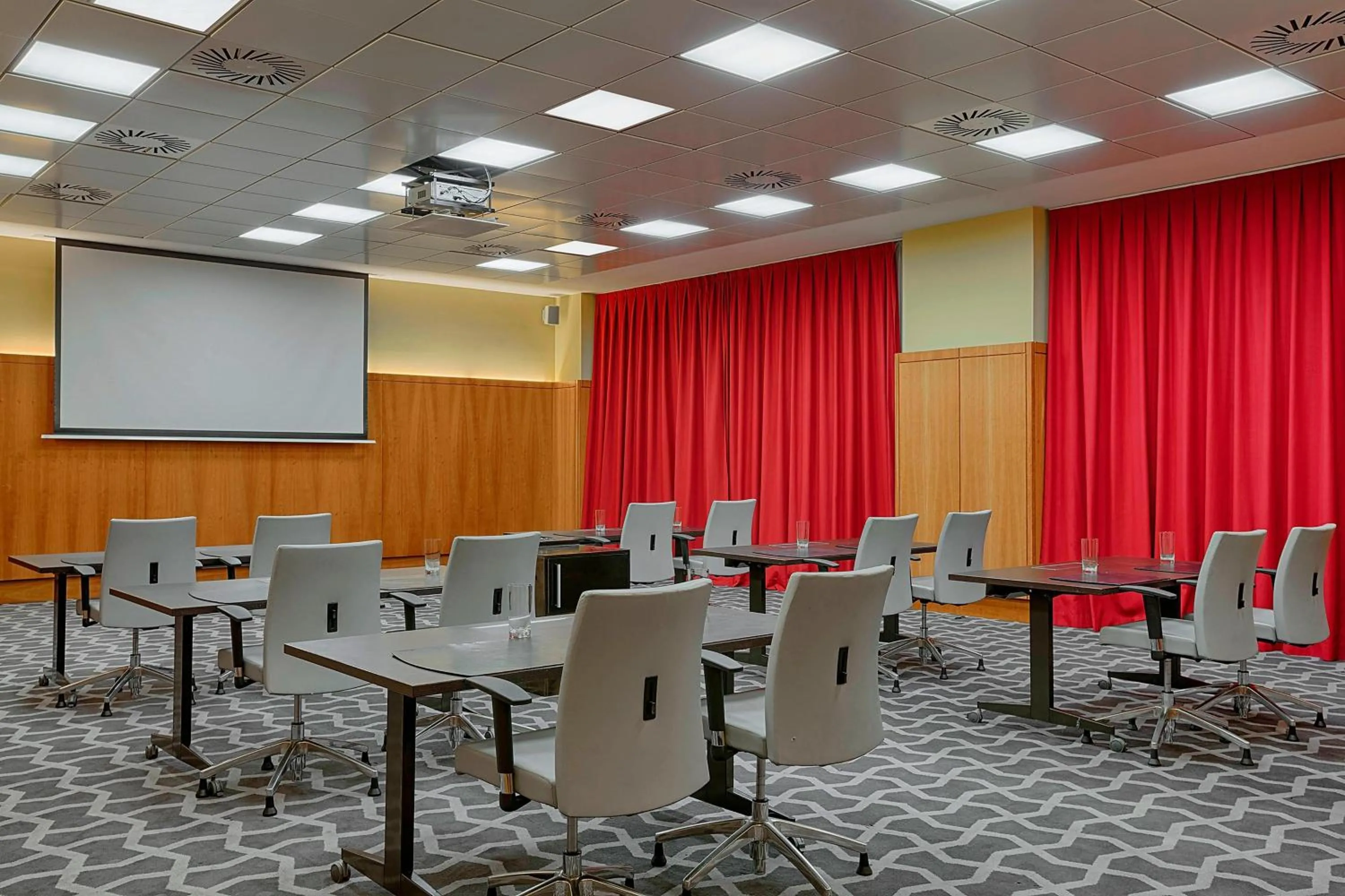 Meeting/conference room in Le Meridien Oran Hotel