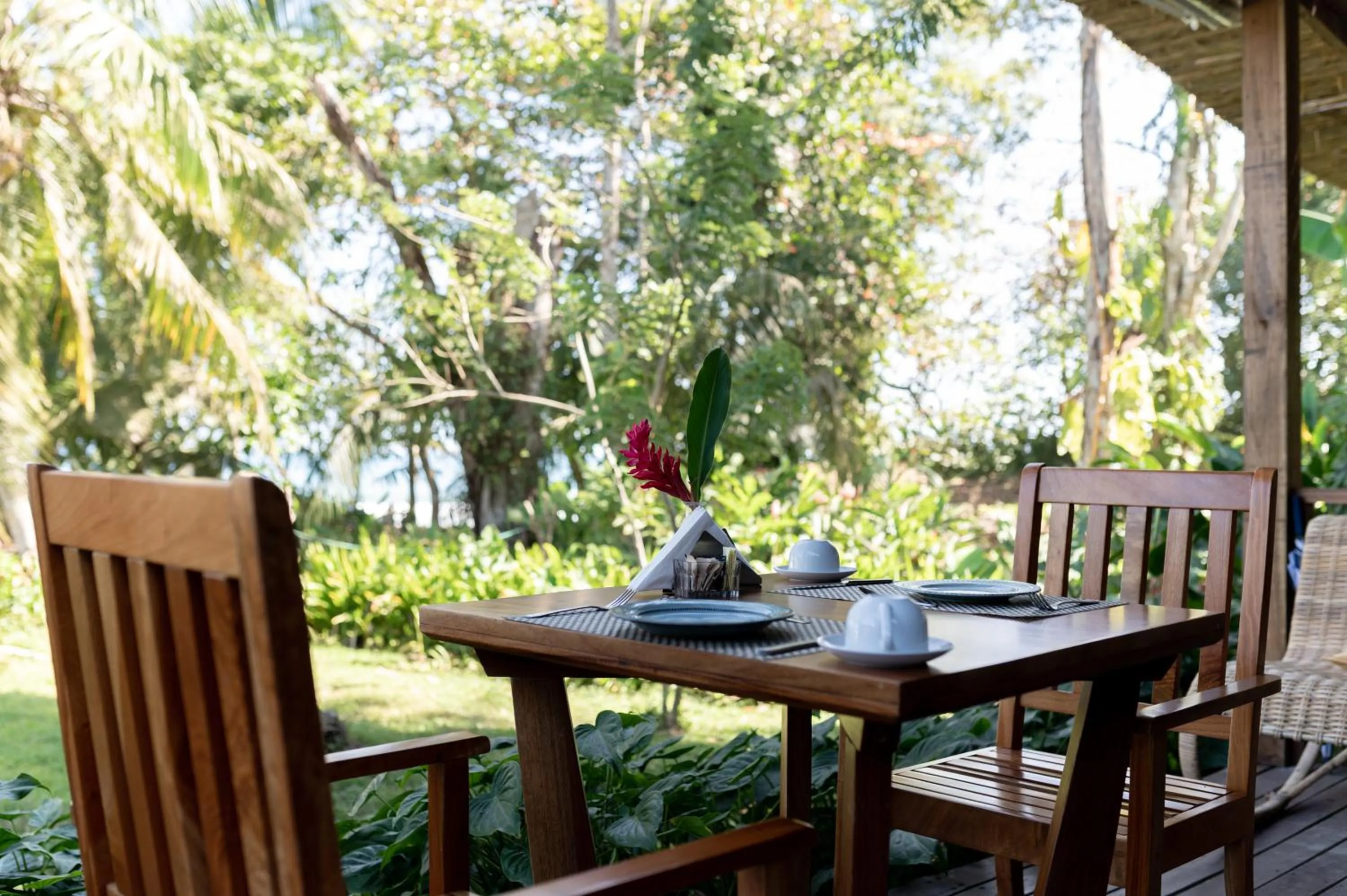 Restaurant/places to eat in Le Cameleon Hotel