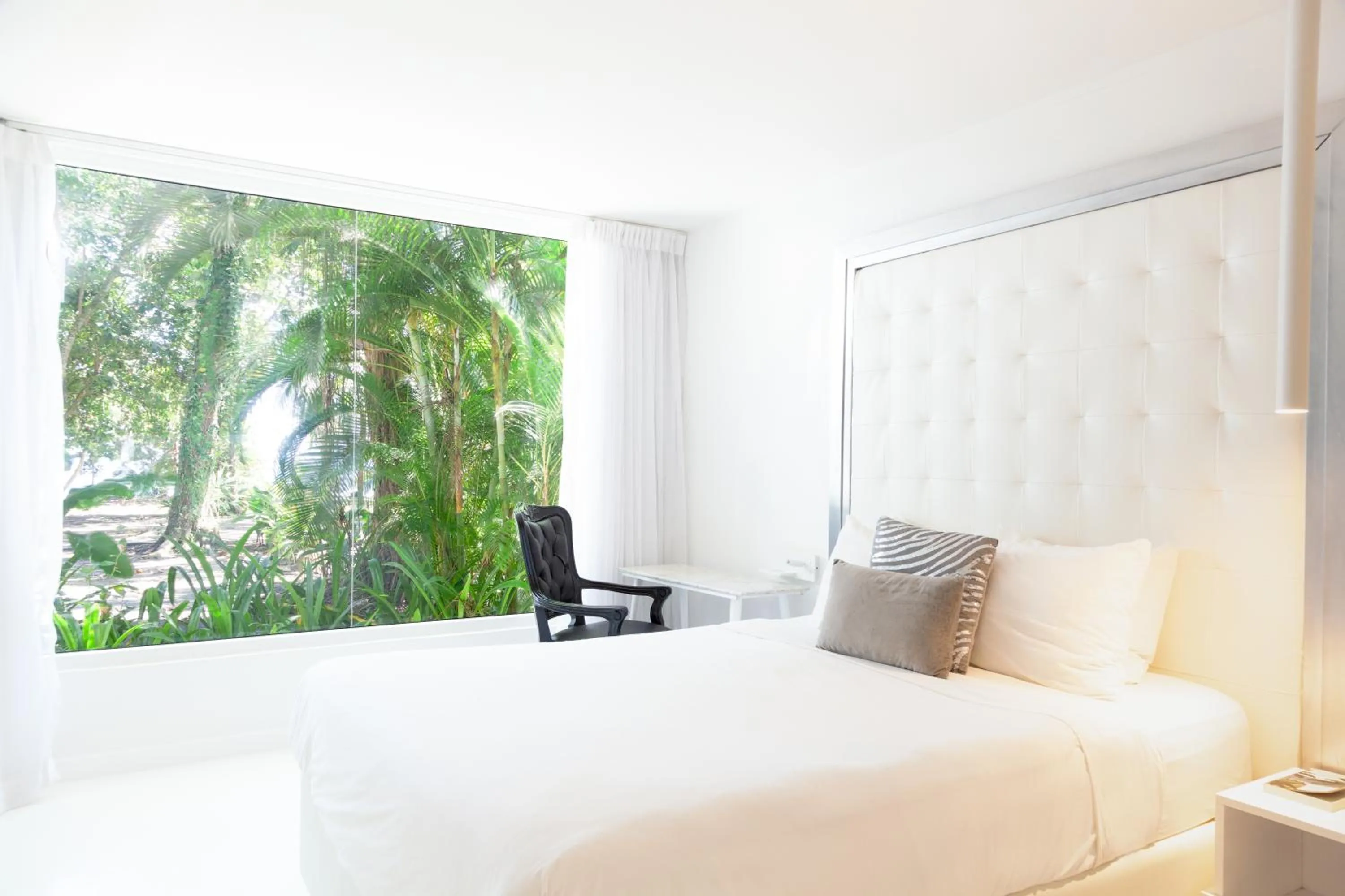 Photo of the whole room, Bed in Le Cameleon Hotel