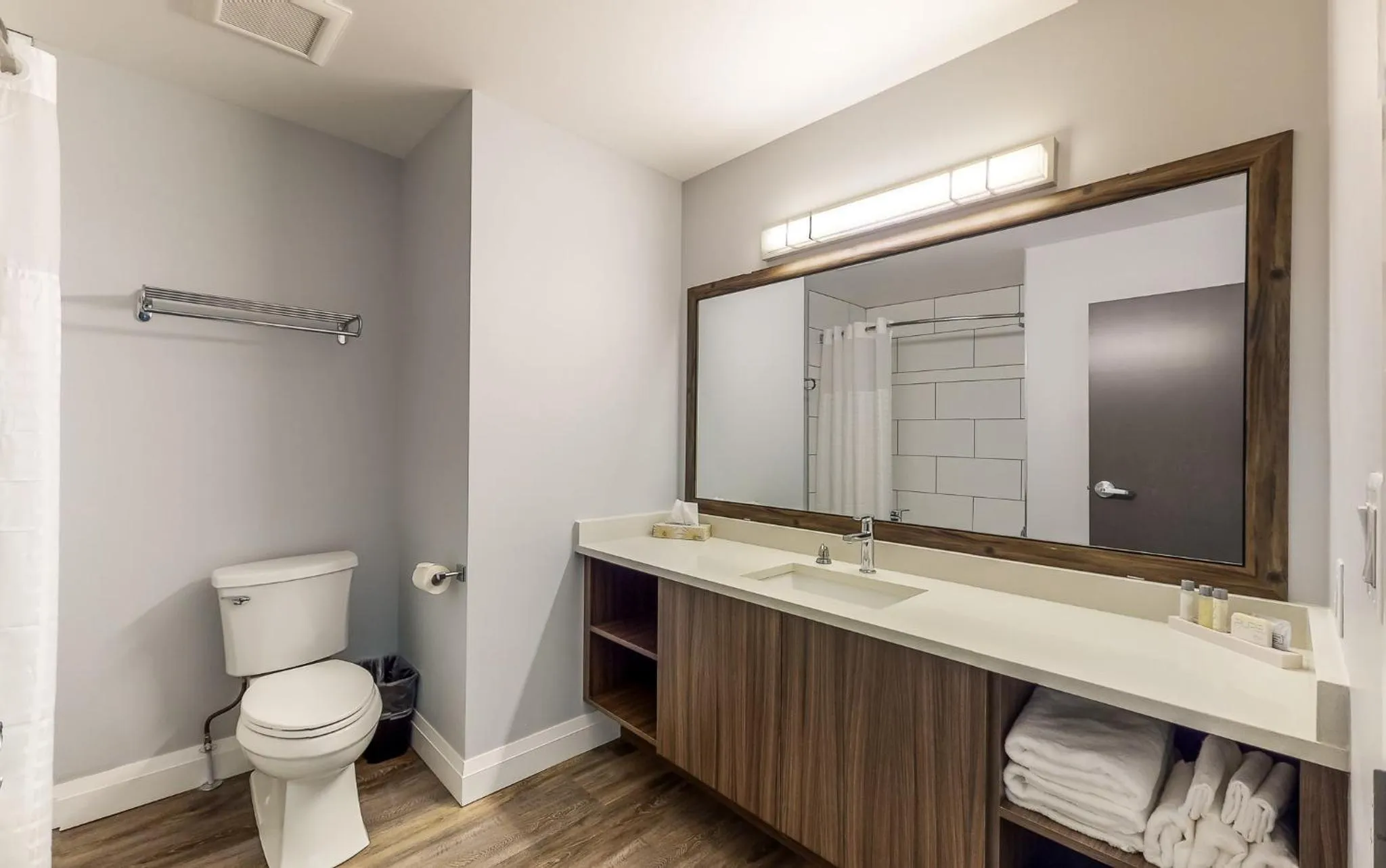 Bathroom in Park Inn by Radisson Osoyoos
