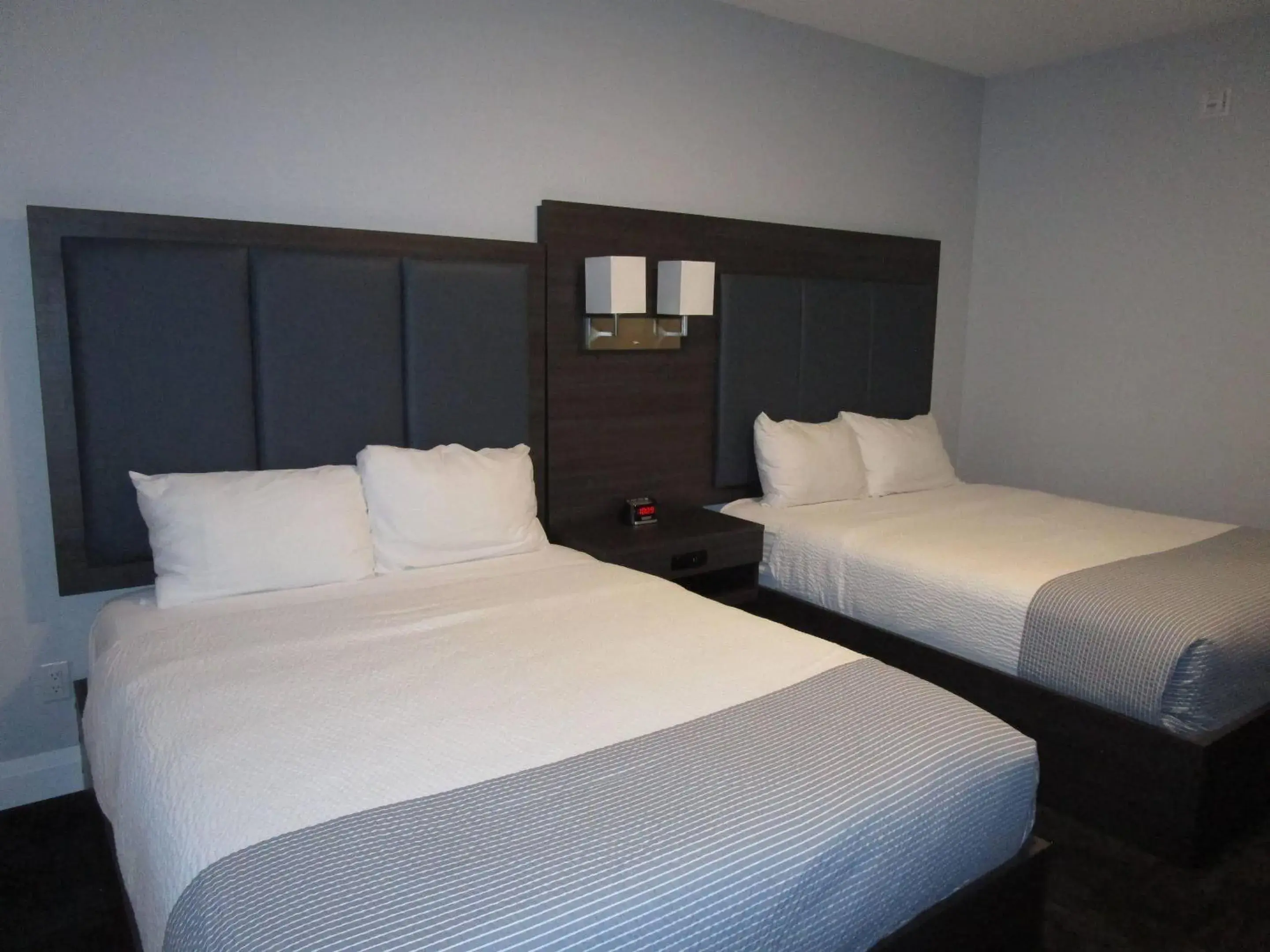 Bedroom, Bed in Park Inn by Radisson Osoyoos Bedroom, Bed in Park Inn by Radisson Osoyoos