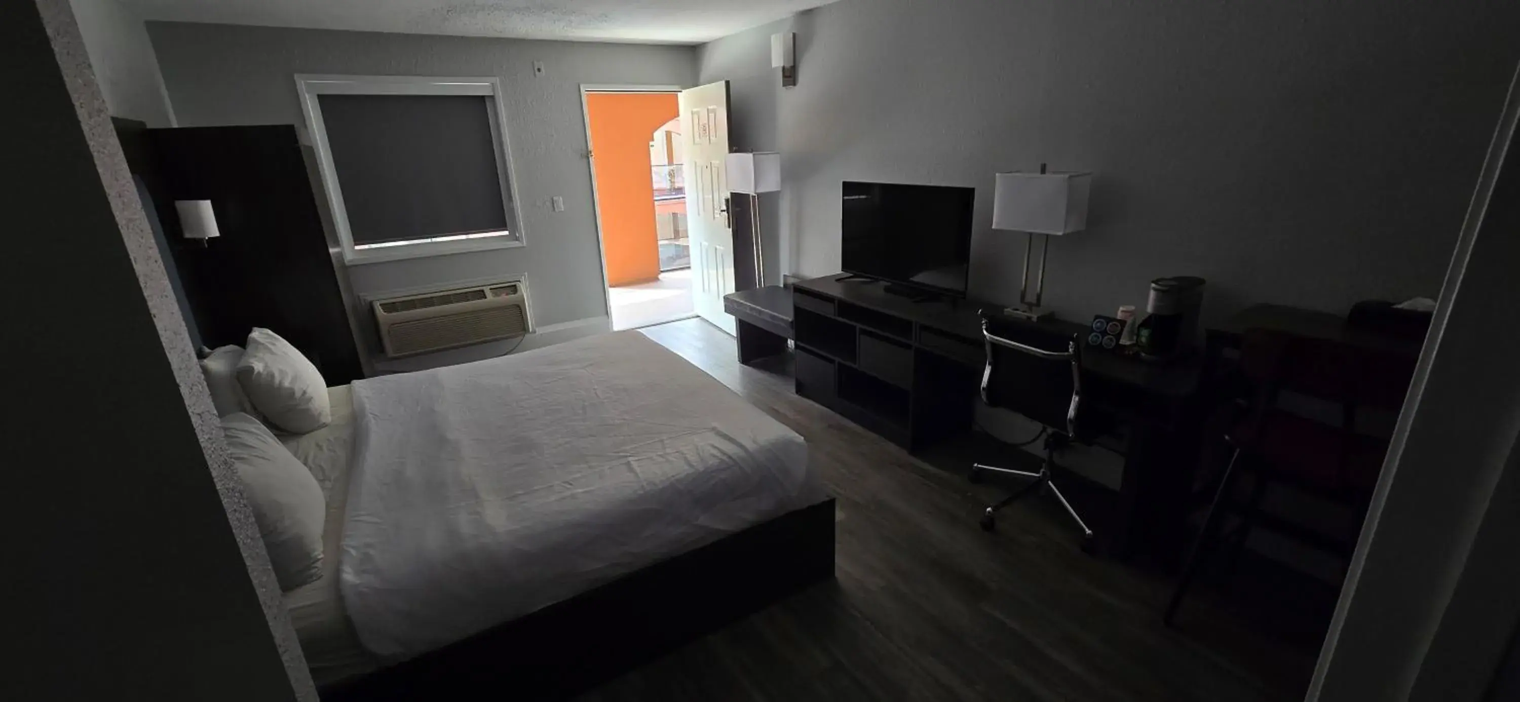 Bedroom, Bed in Park Inn by Radisson Osoyoos Bedroom, Bed in Park Inn by Radisson Osoyoos