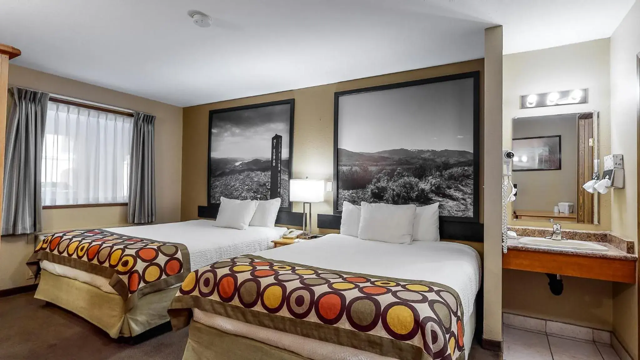 2 Queen Beds - Pool View - Interior Hall - Non Smoking in Park Inn by Radisson Osoyoos 2 Queen Beds - Pool View - Interior Hall - Non Smoking in Park Inn by Radisson Osoyoos