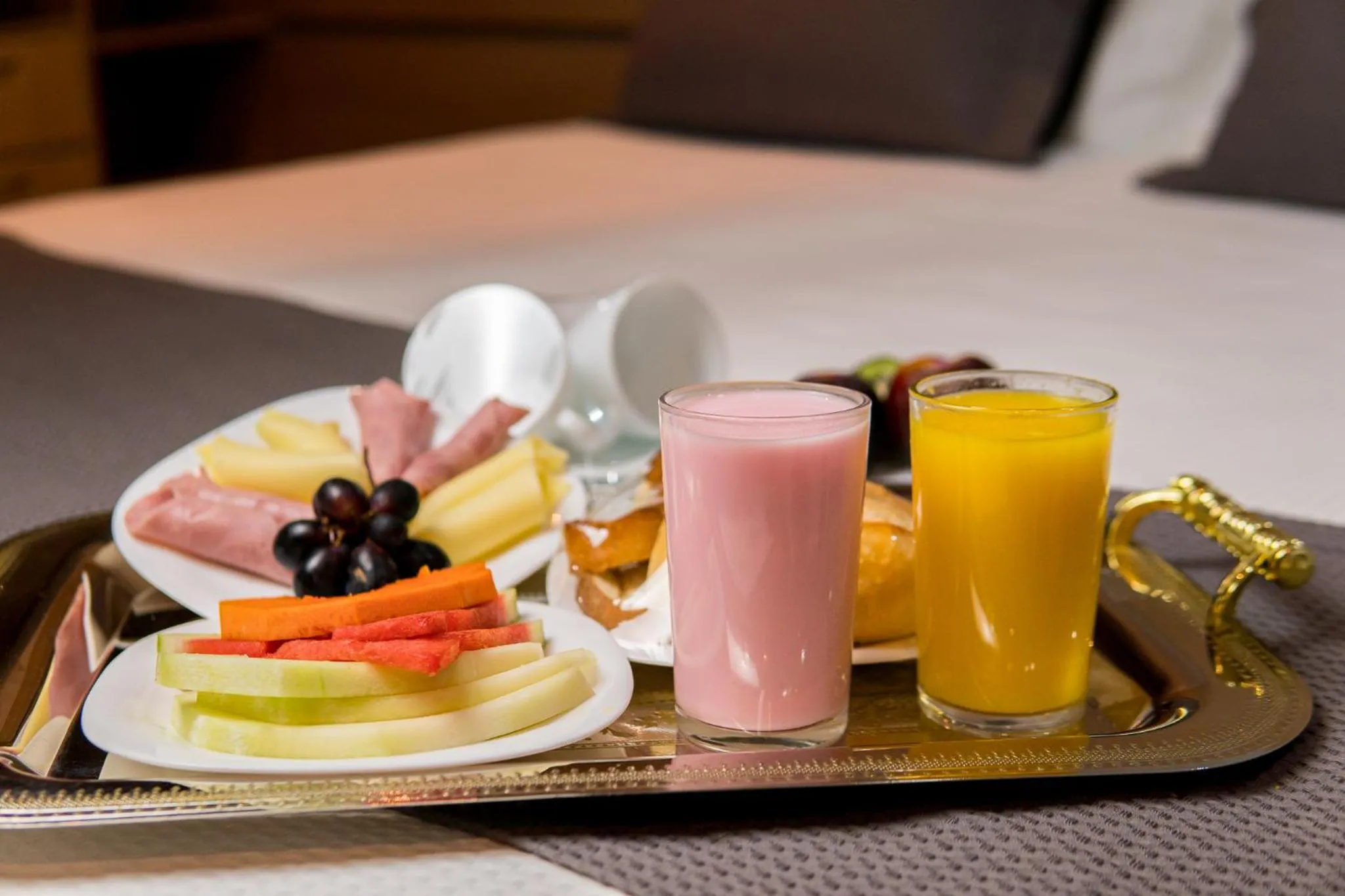 Breakfast, Bed in Imperial Plaza Hotel